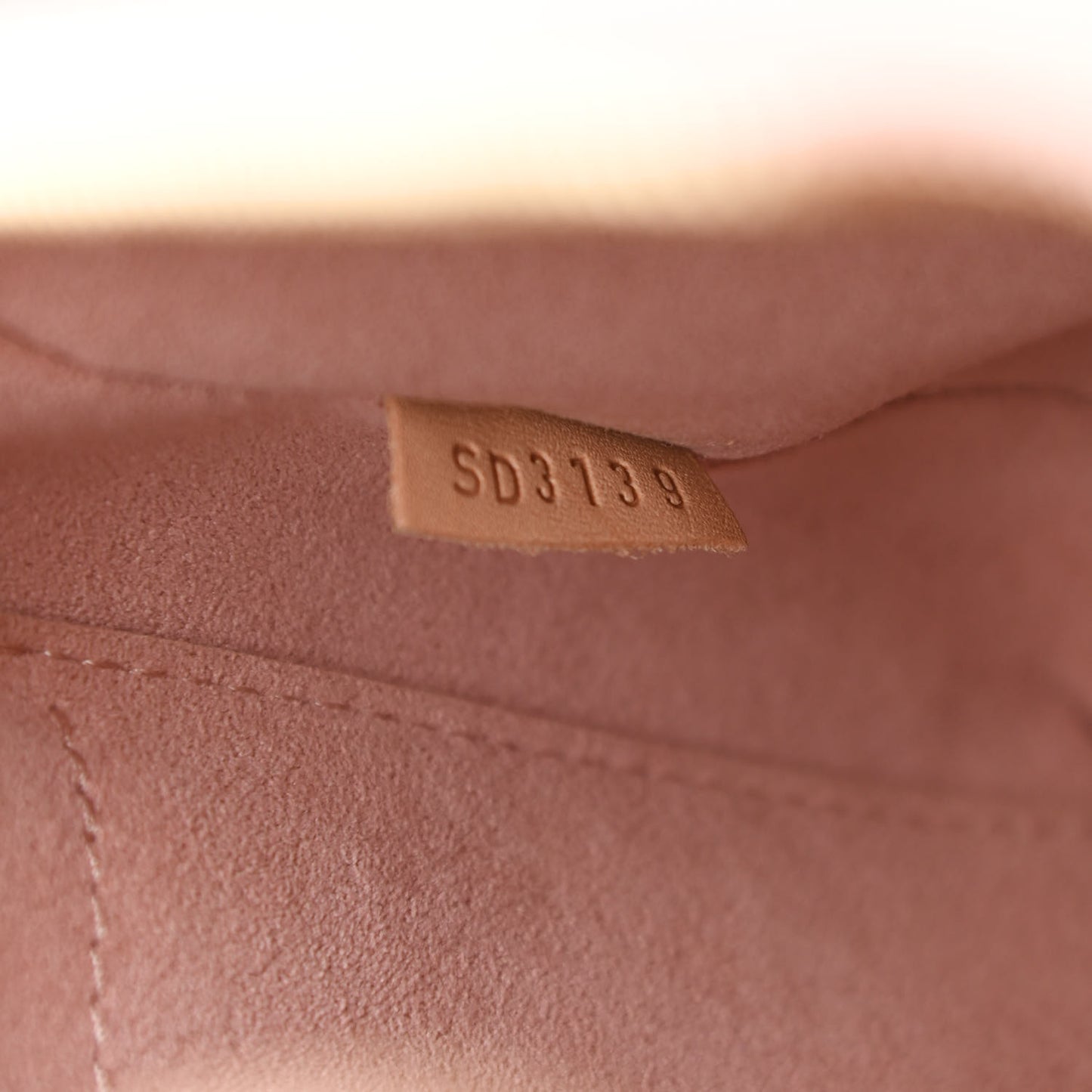 Monogram V Tote BB Rose Poudre