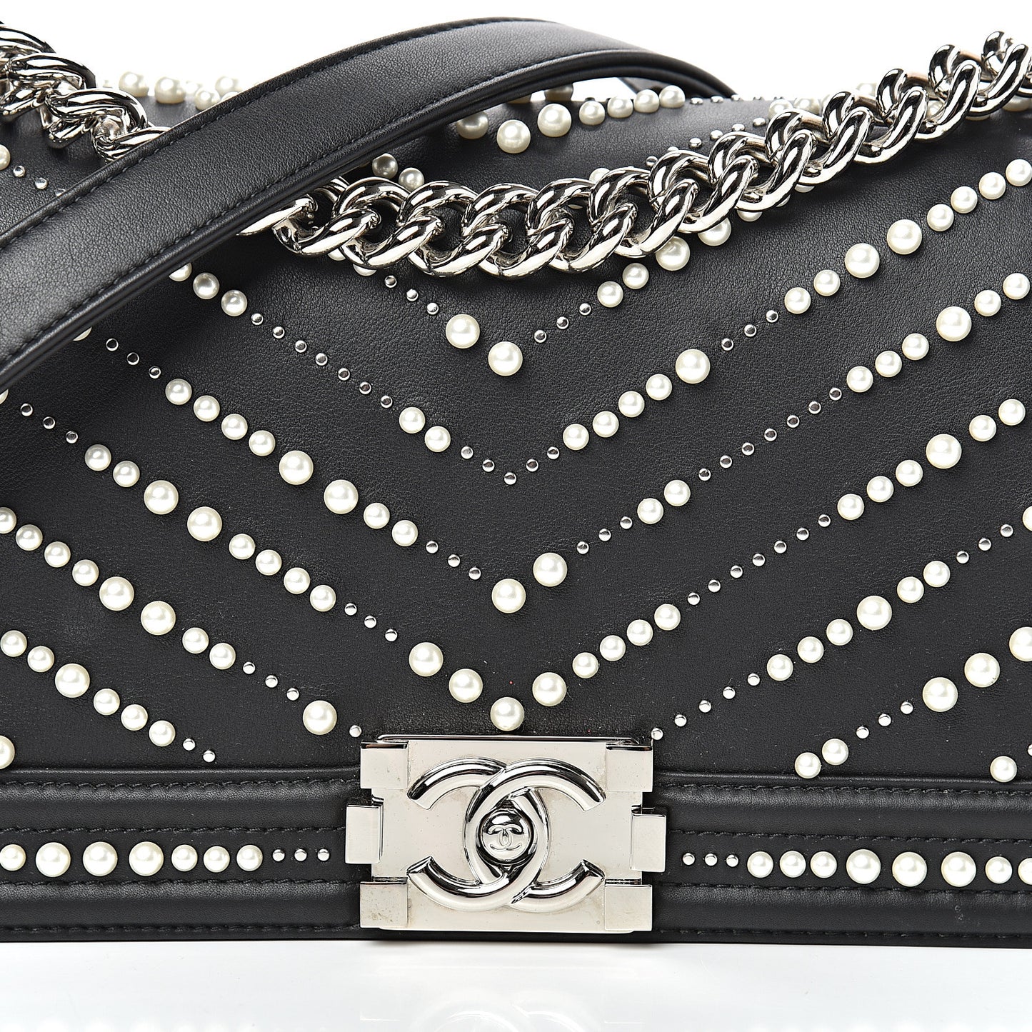 Calfskin Pearl Chevron Medium Boy Flap Black