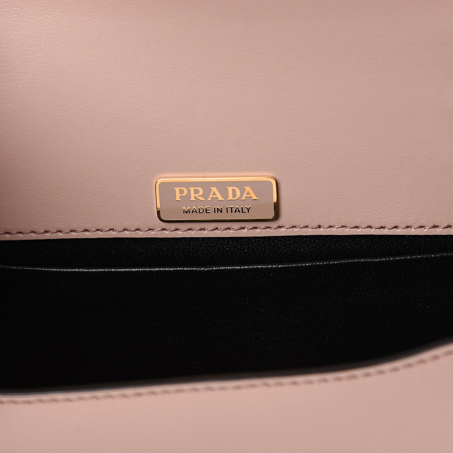 City Calf Saffiano Cahier Bag Cipria