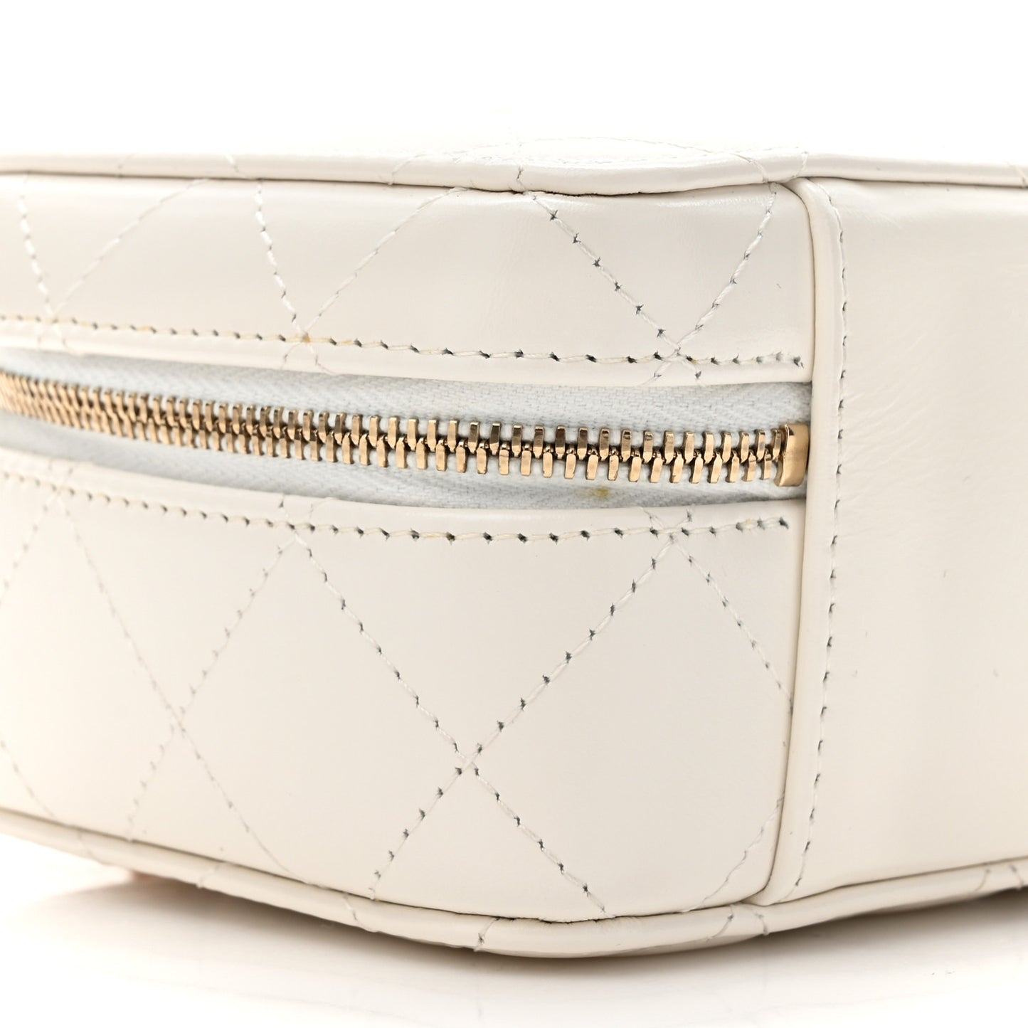 Shiny Calfskin Quilted Small Top Handle Vanity Case With Chain White