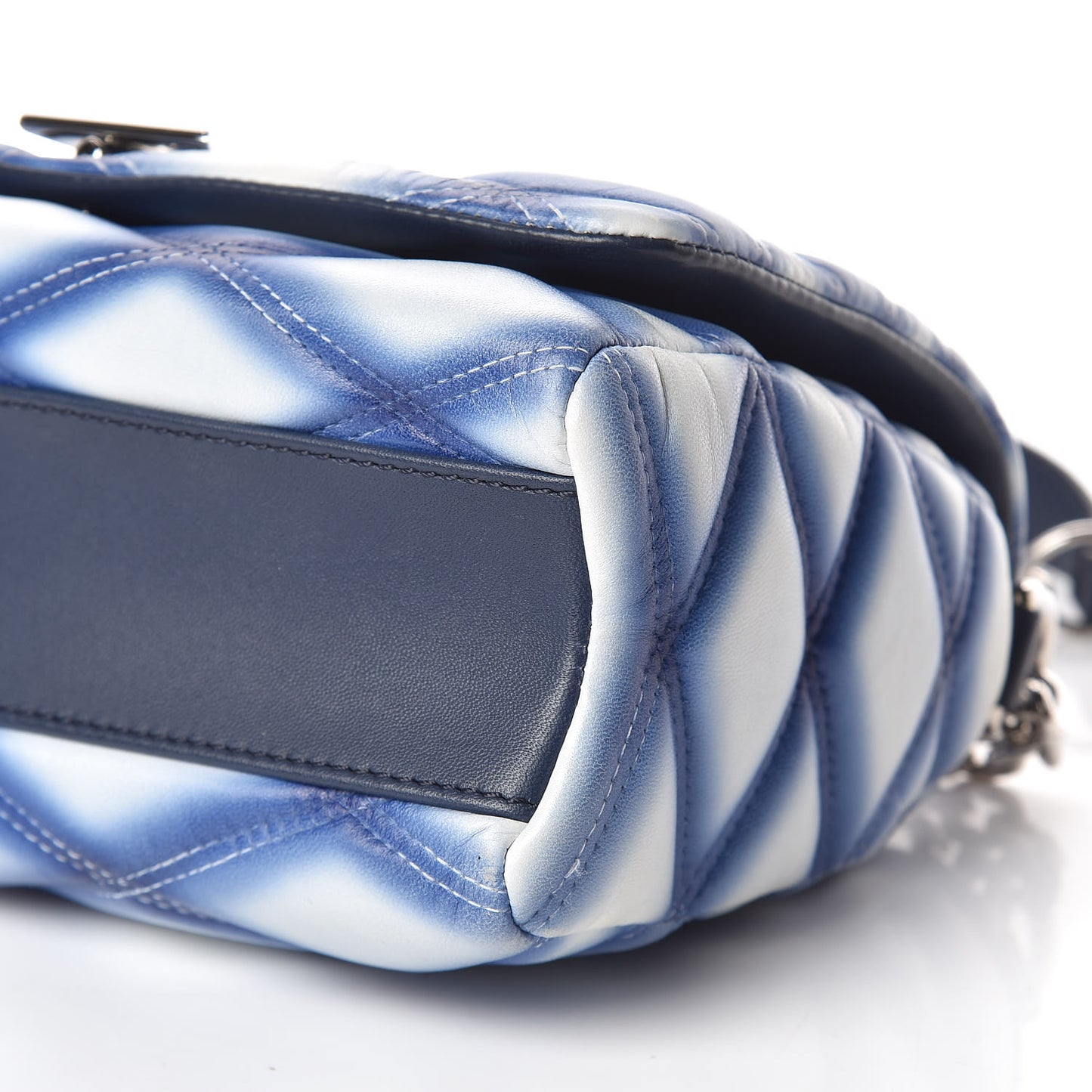 Lambskin Malletage Contraste GO-14 PM Blue