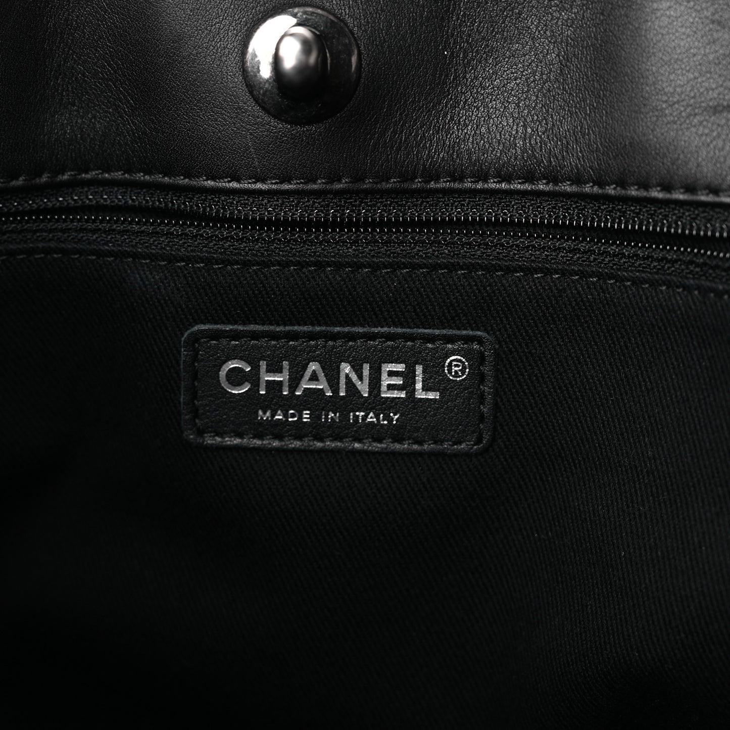 Calfskin Quilted Large Shopping In Chains Tote Black