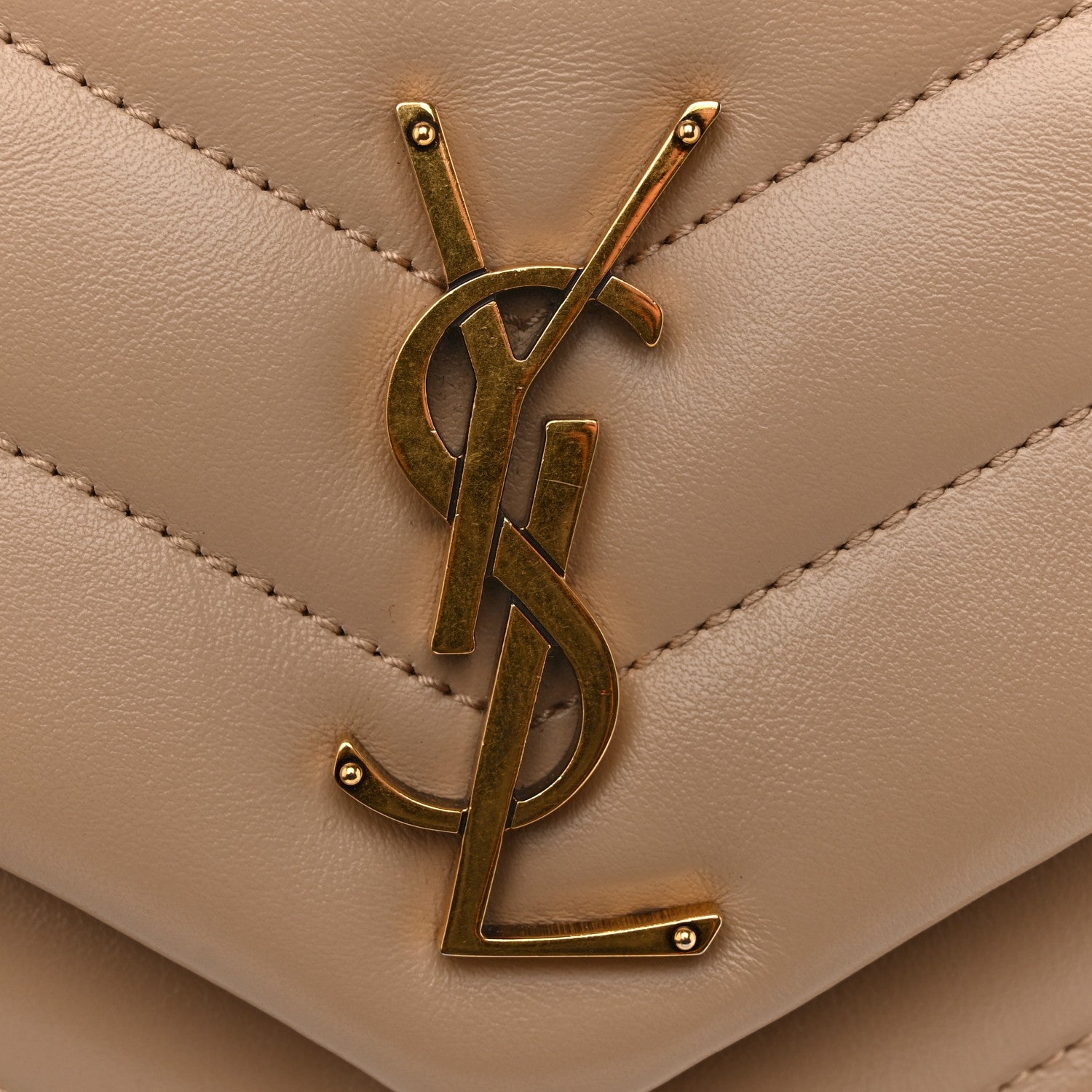 SAINT LAURENT ベージュ ショルダーバッグ Saint Laurent Calfskin Y Quilted Monogram Small Loulou Chain