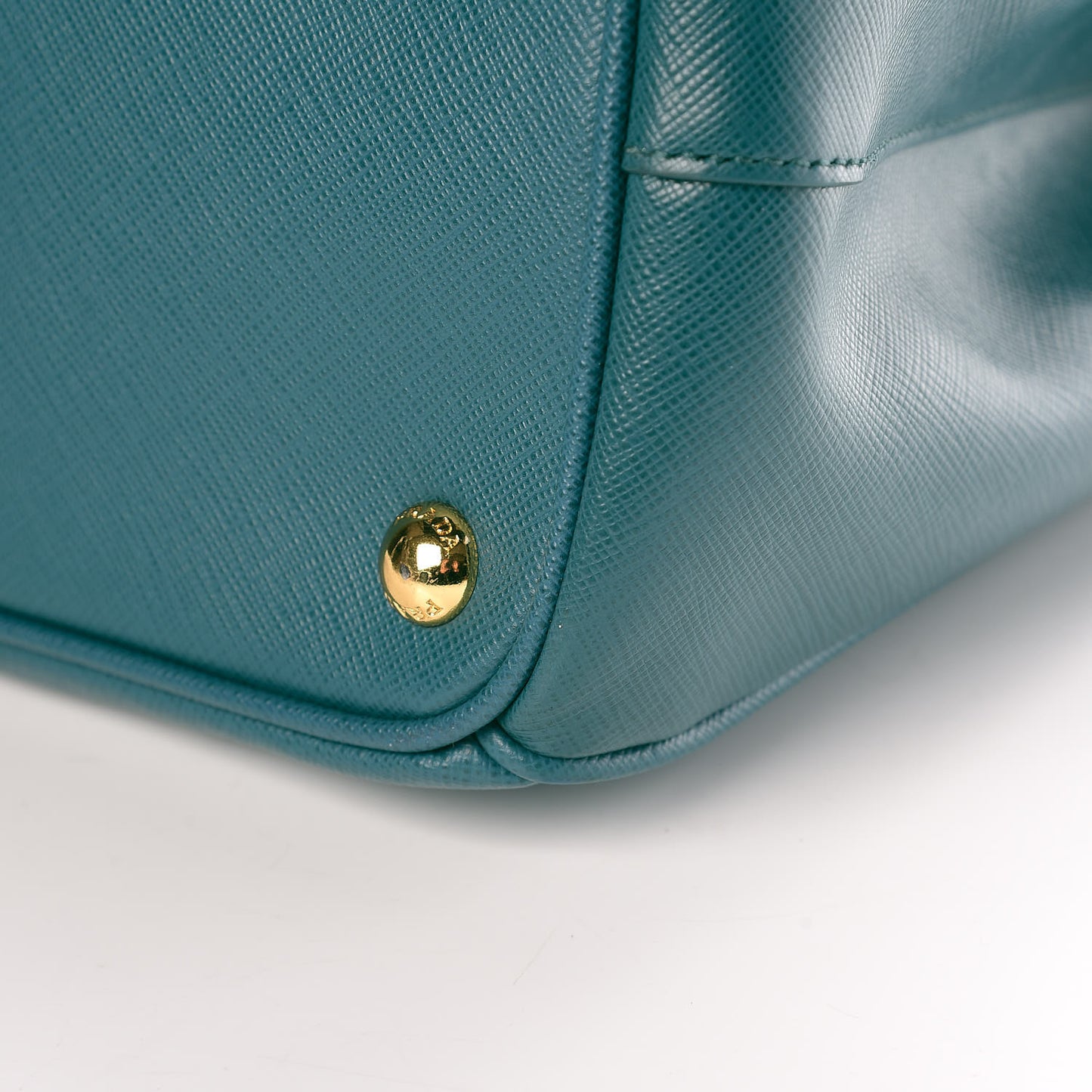 Saffiano Lux Medium Galleria Double Zip Tote Ottanio