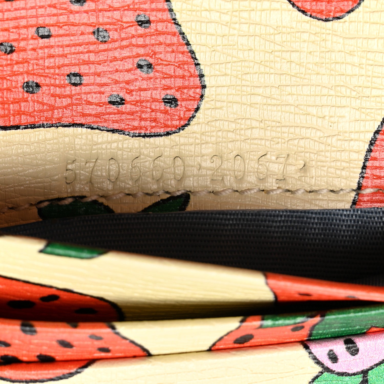 Gucci Calfskin Strawberry Print Zumi Chain Card Case Wallet Ivory Red 7 of 10