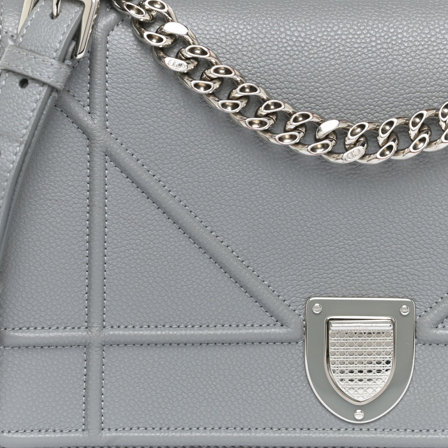 Grained Calfskin Medium Diorama Flap Bag Gris