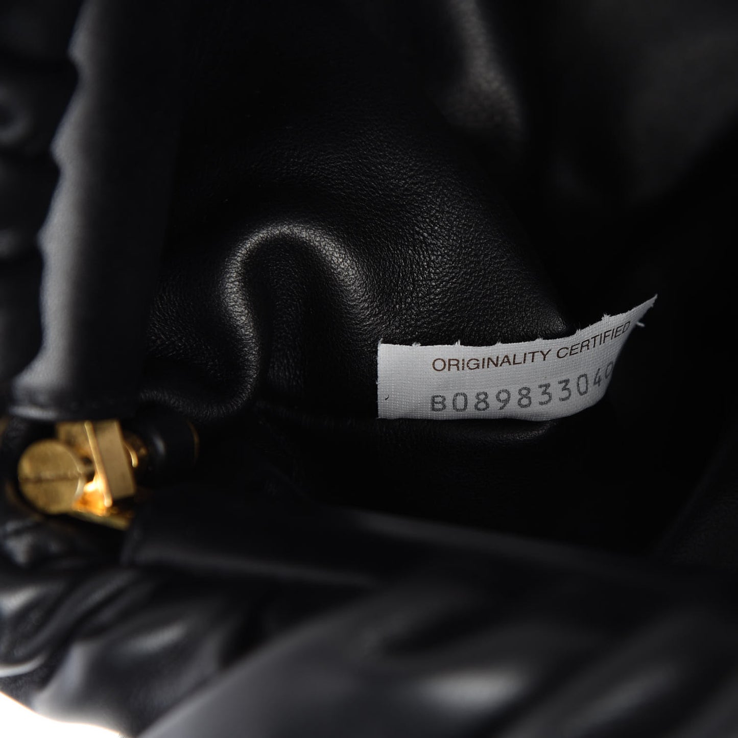 Calfskin The Pouch Chain Black