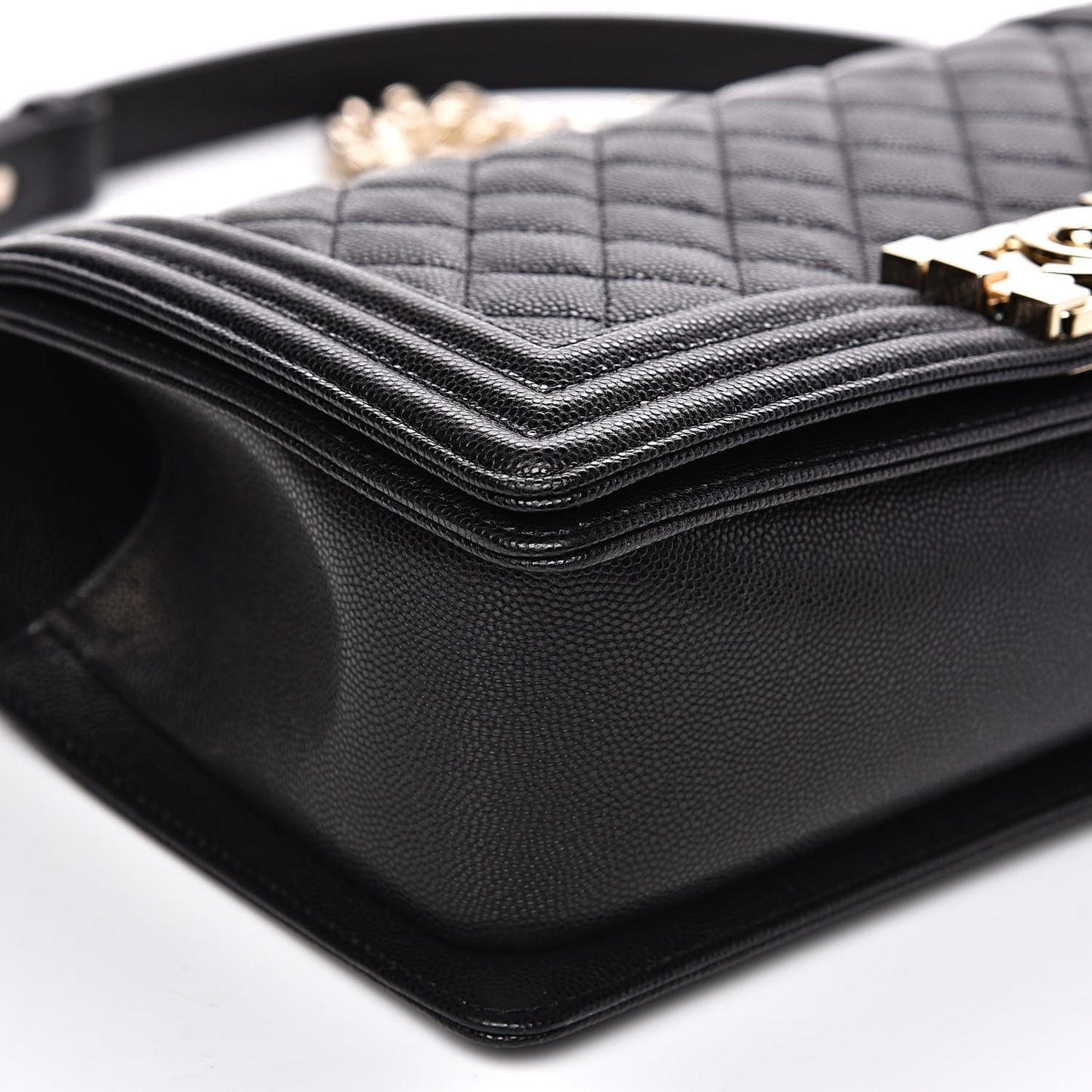 Caviar Quilted Medium Boy Flap Black