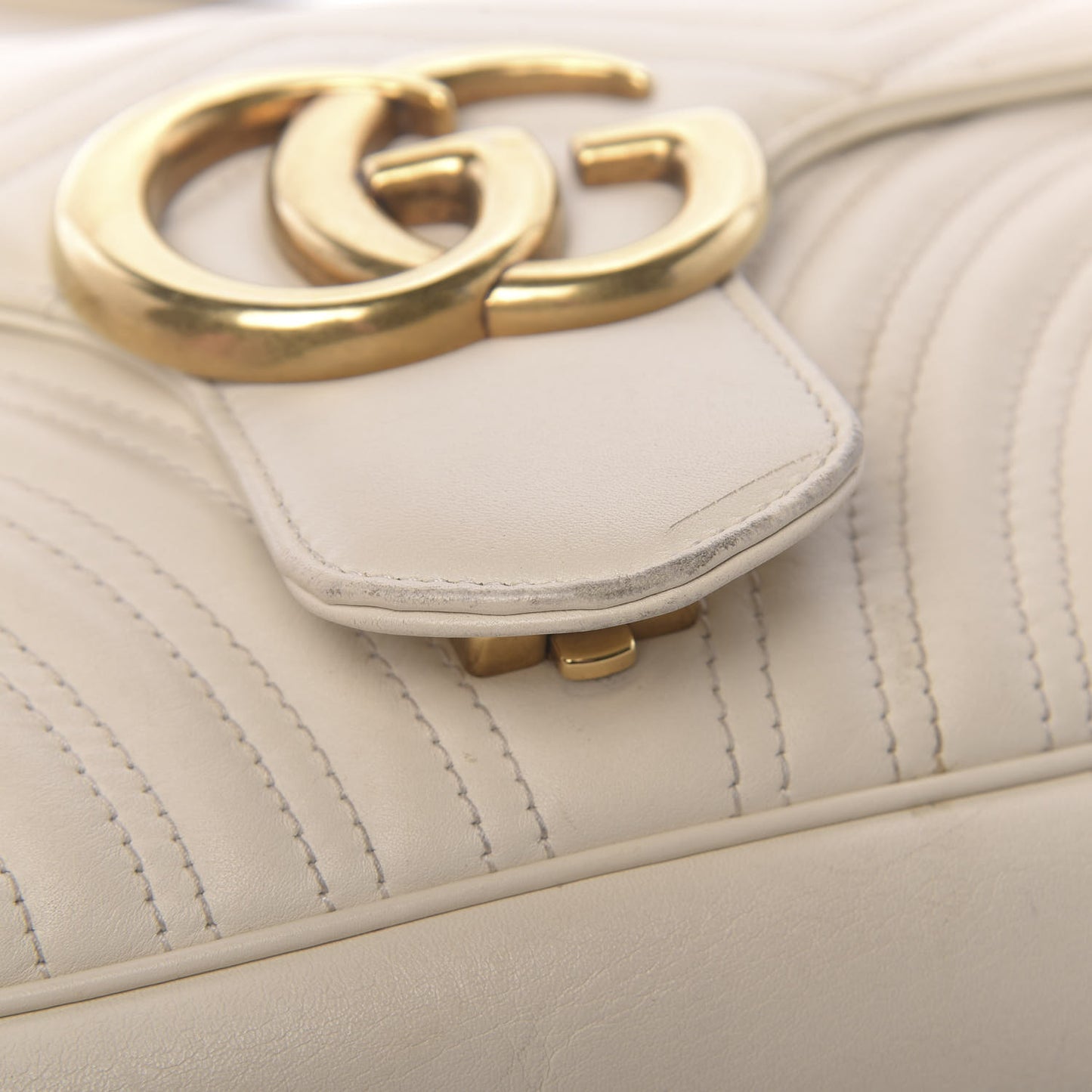 Calfskin Matelasse Medium GG Marmont Shoulder Bag White