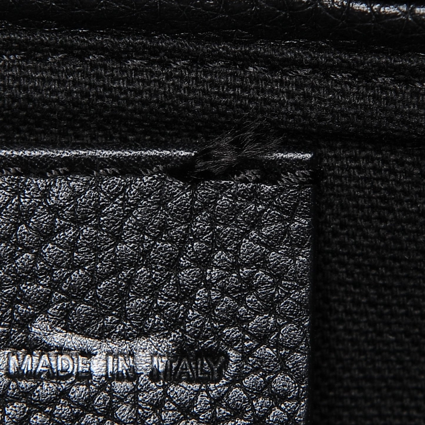 Pebbled Calfskin Small Skull Padlock Zip Around Tote Black