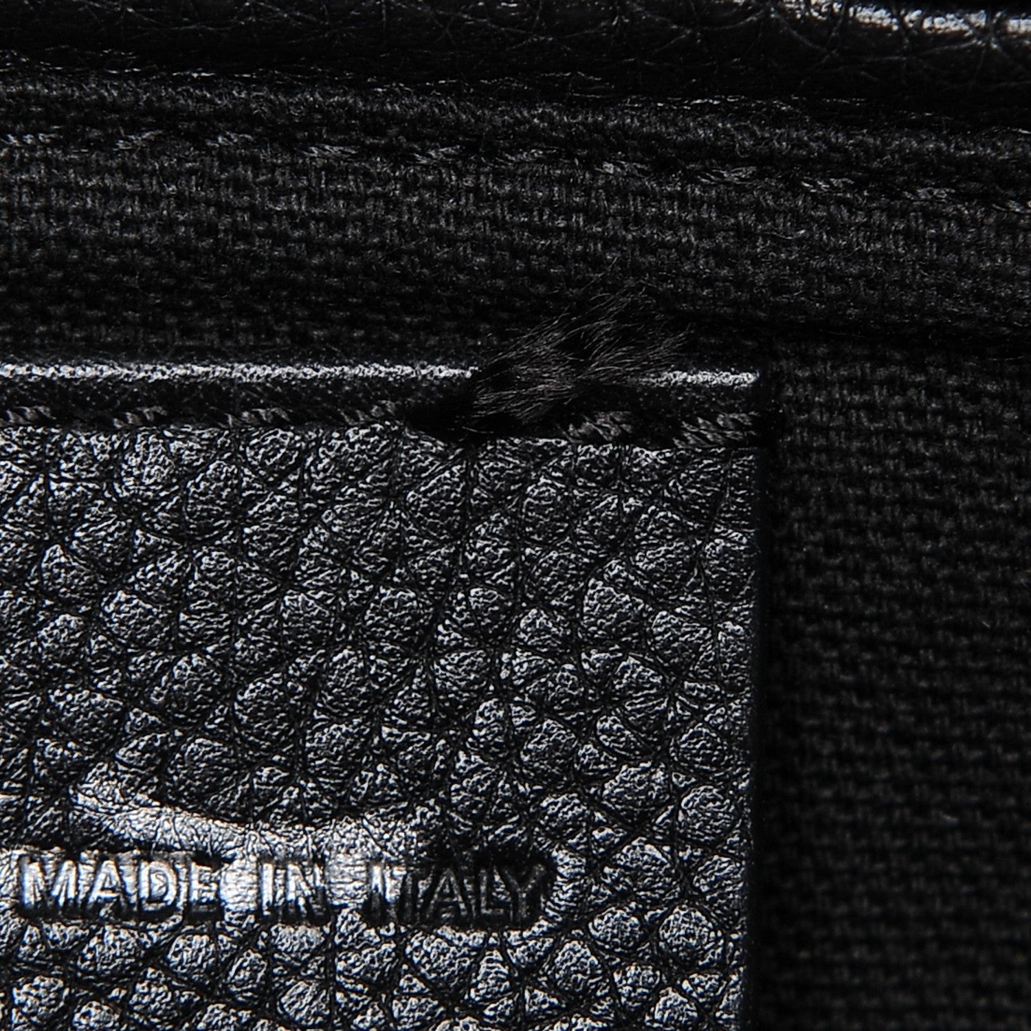 Alexander McQueen Pebbled Calfskin Small Skull Padlock Zip Around Tote Black 7 of 7