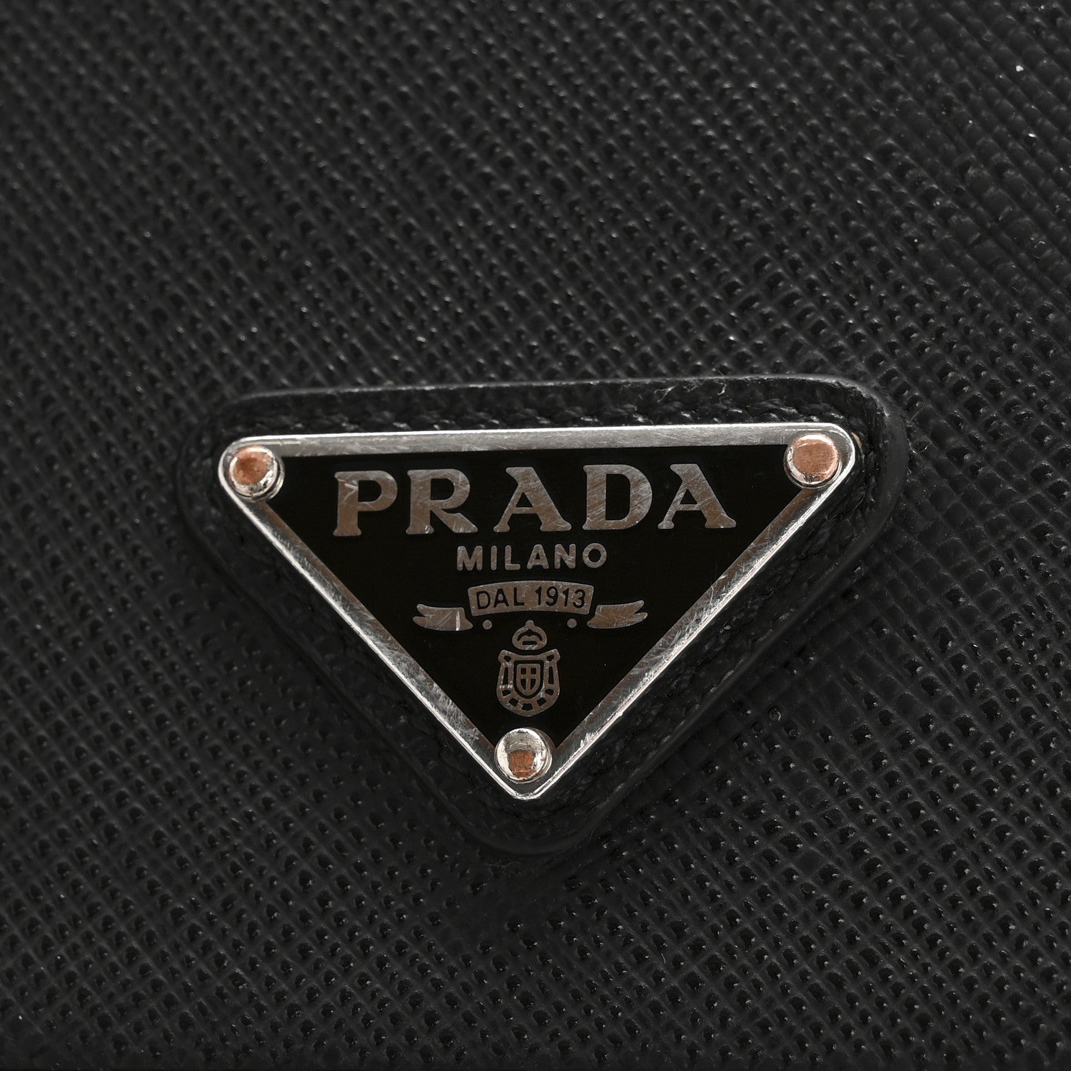 PRADA SAFFIANO TRIANG ケース　　iPhone13 国内即発 ◇ PRADA プラダ トライアングル iPhone13 ケース (PRADA