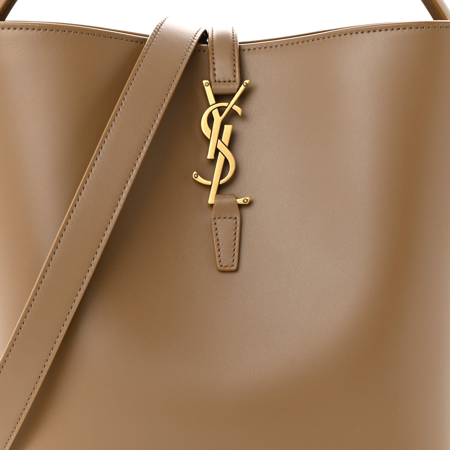 Shiny Calfskin Le 37 Bucket Bag Dark Cork
