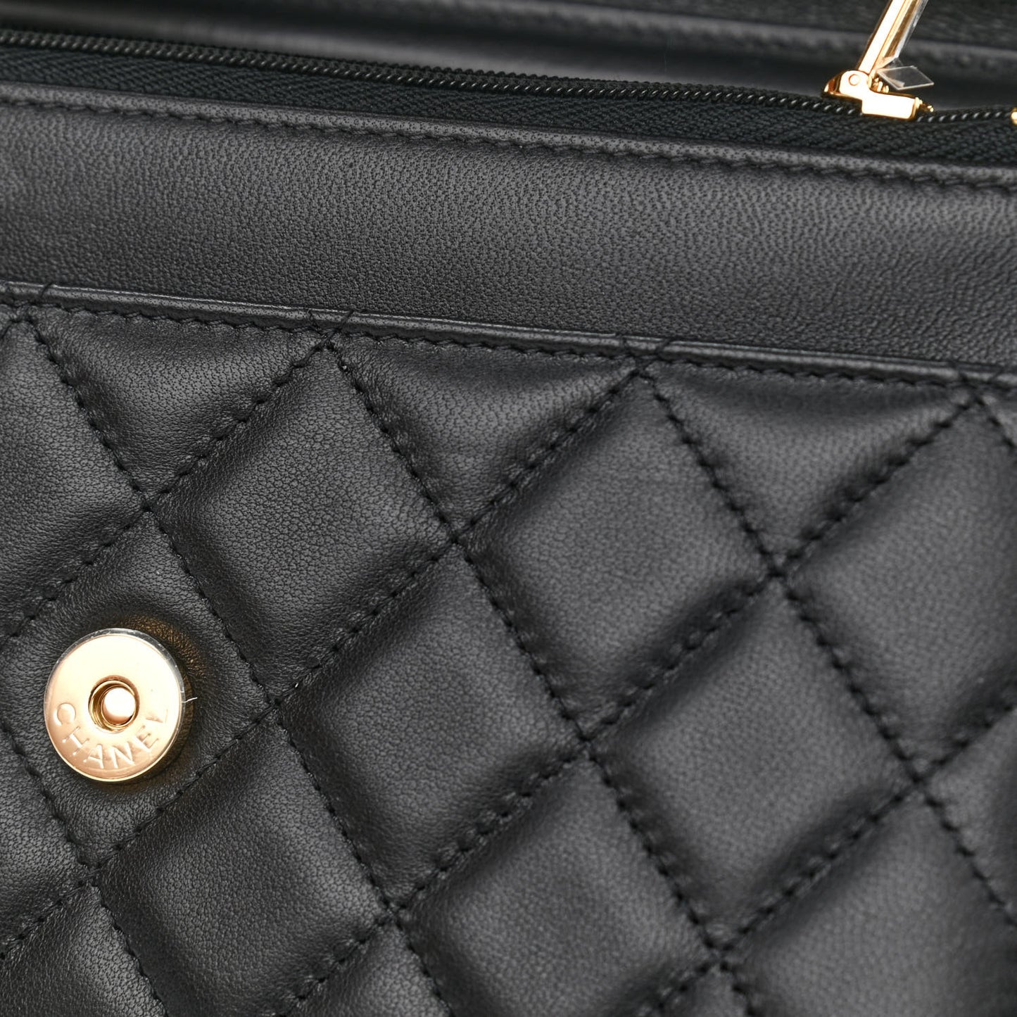 Lambskin Quilted Wallet On Chain WOC Black
