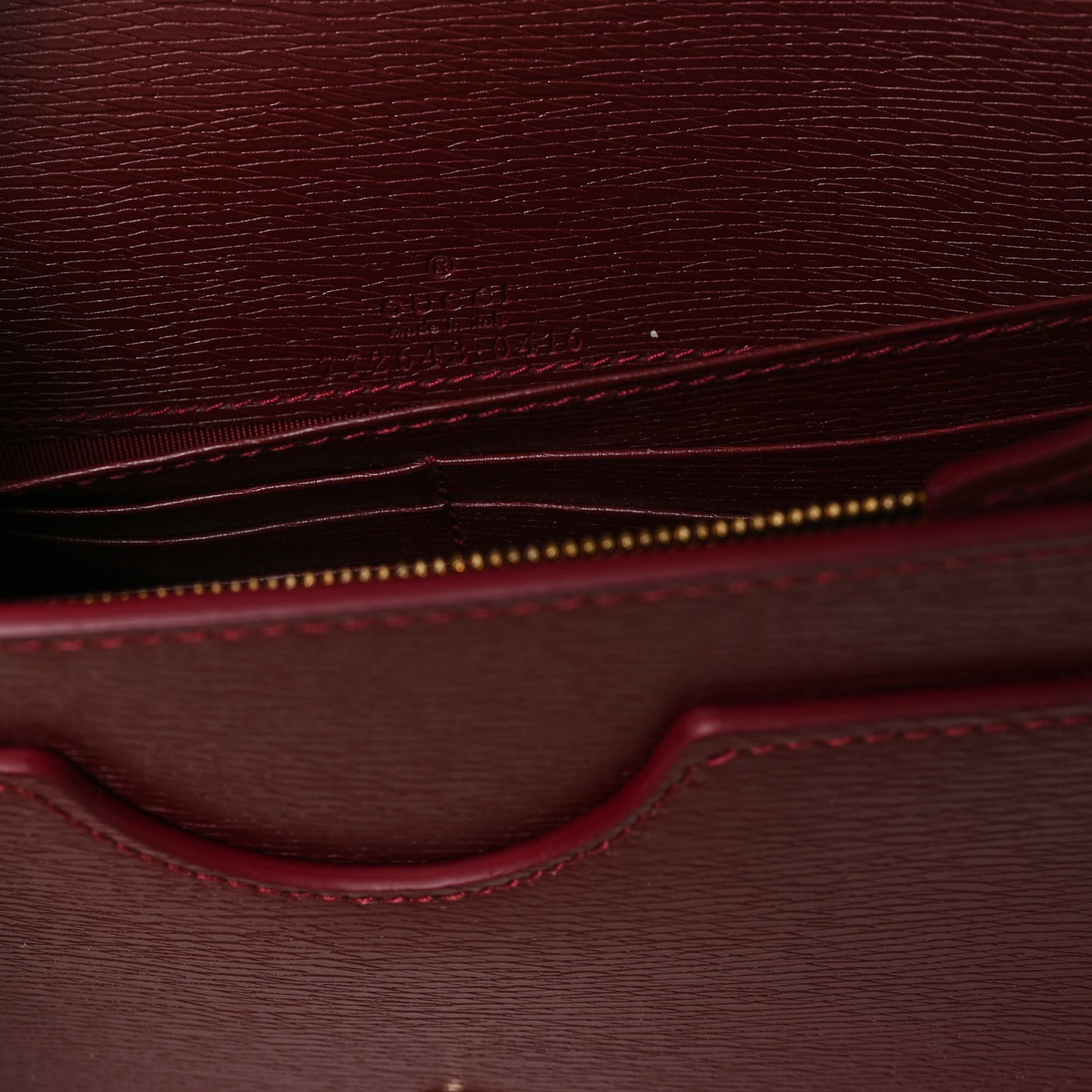 Textured Calfskin Script Logo Wallet On Chain Rosso Ancora