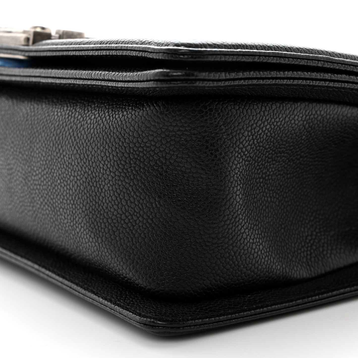 Caviar Quilted Medium Boy Flap Black