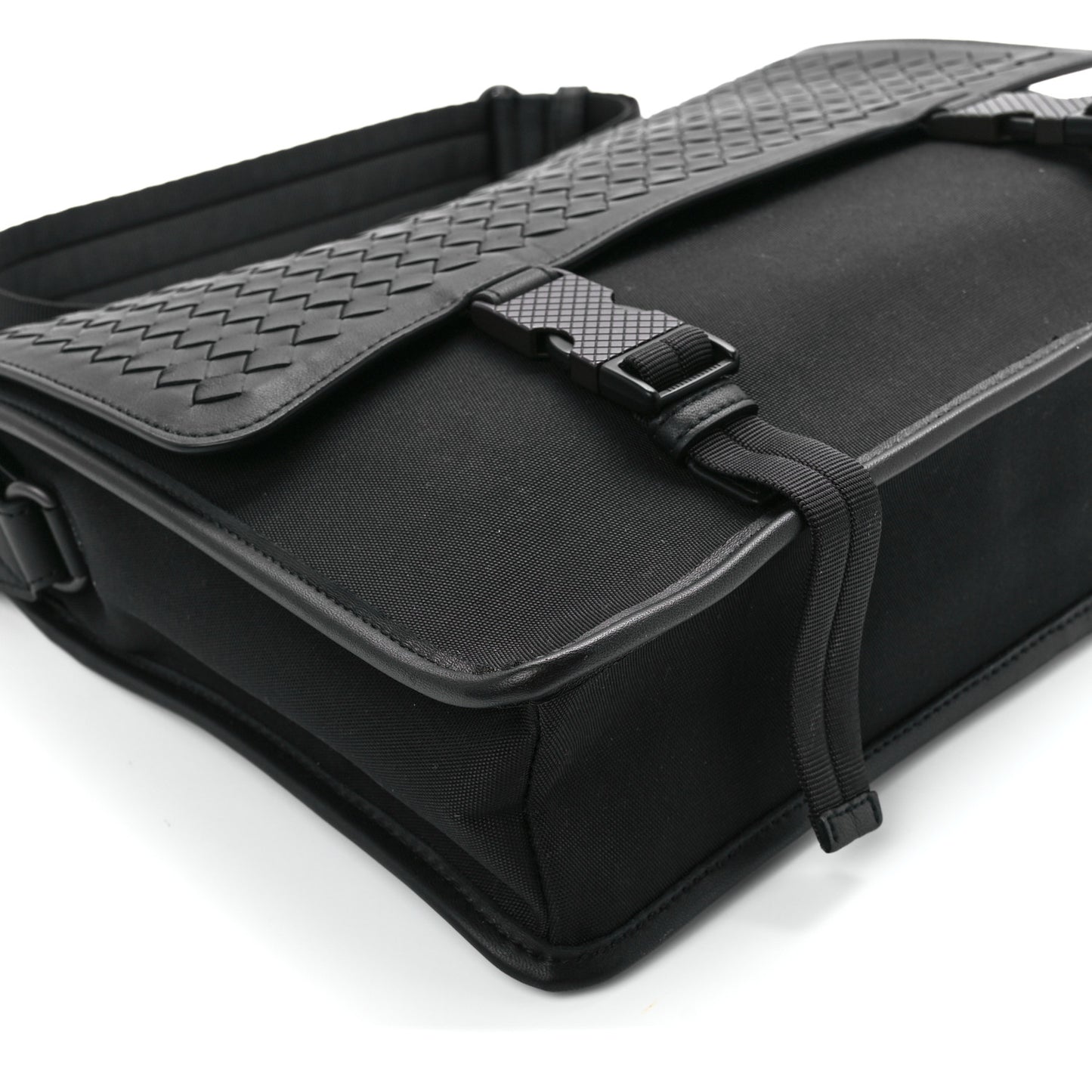 Canvas Calfskin Intrecciato Messenger Black