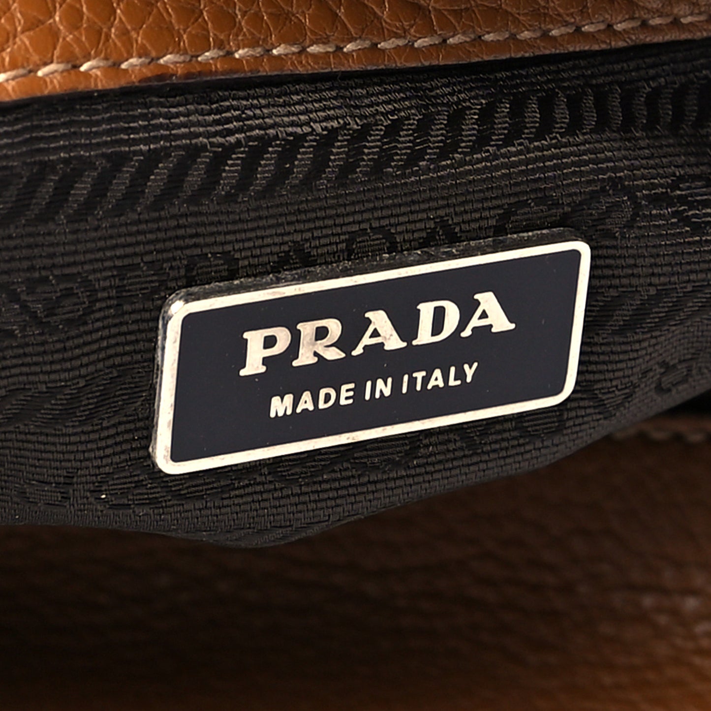 Vitello Daino Embossed Logo Bowler Cuoio