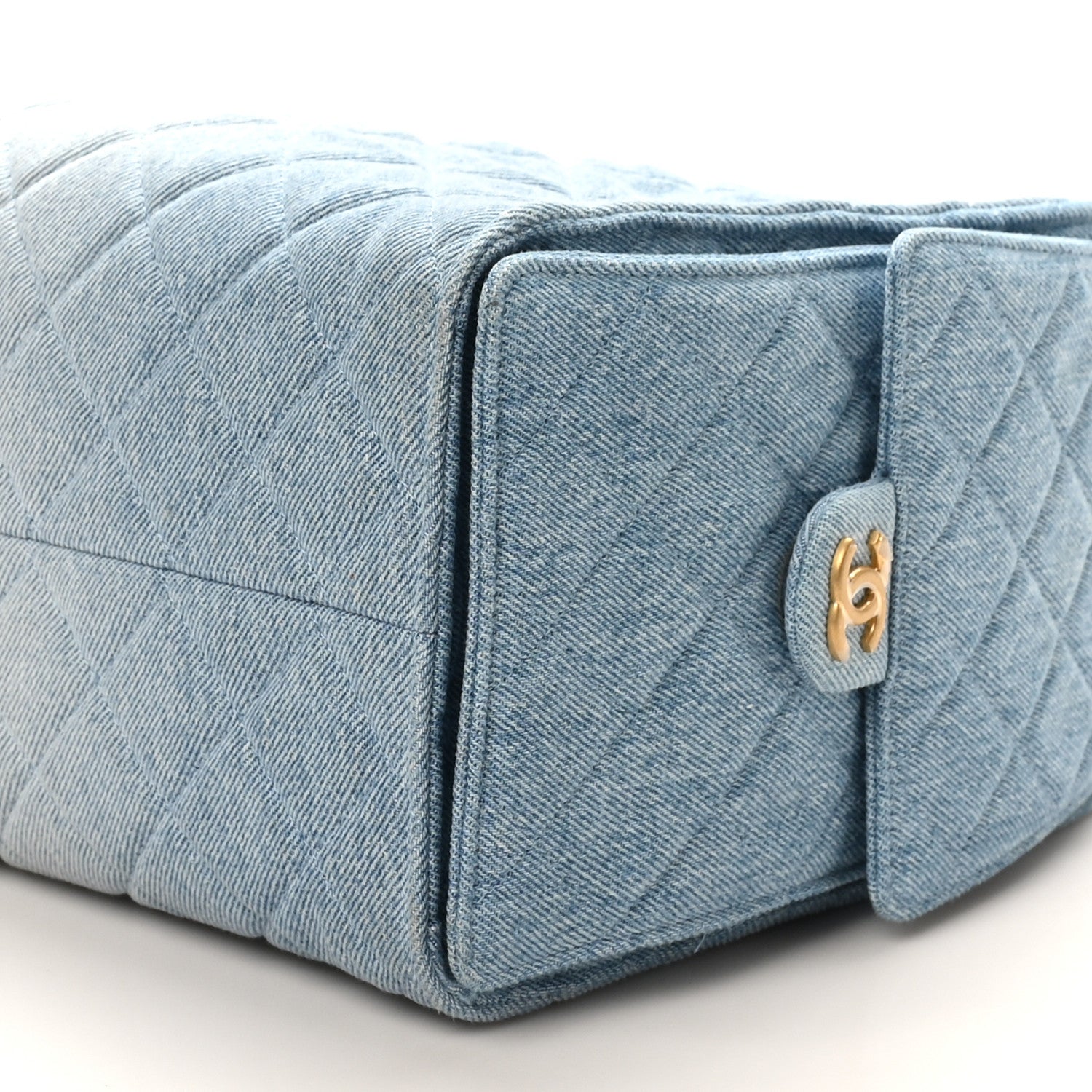 CHANEL ブルーキルティングバッグ Chanel Blue Glazed Calfskin Quilted Tote Bag – Ladybag International