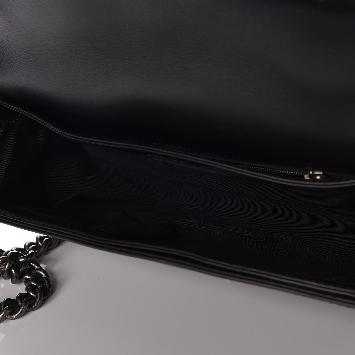 Calfskin Enchained Medium Boy Flap Black