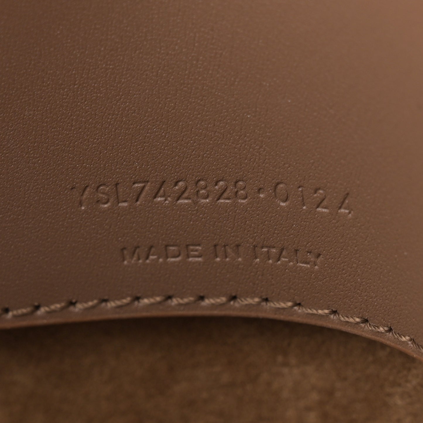 Shiny Calfskin Le 37 Bucket Bag Dark Cork