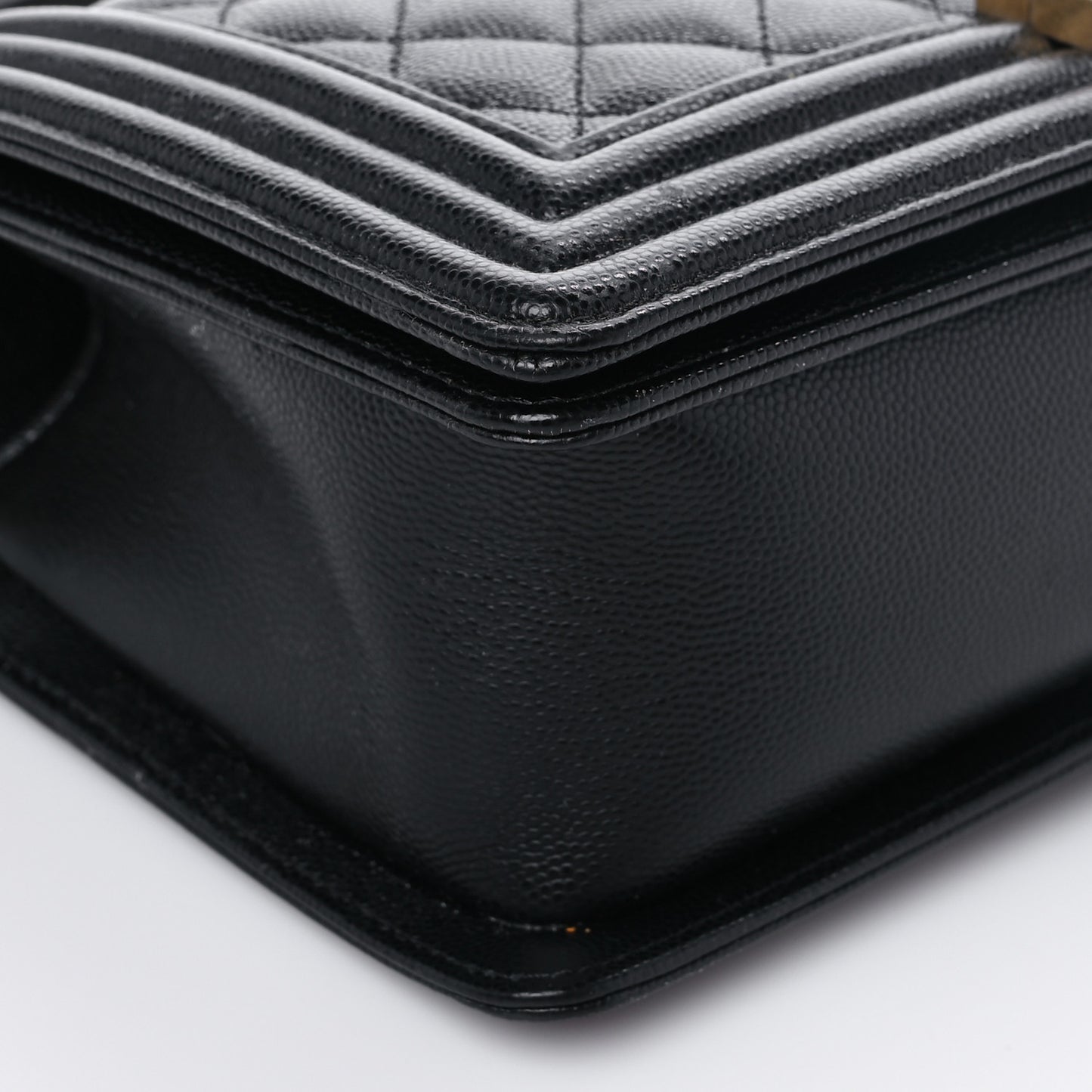 Caviar Quilted Medium Boy Flap Black
