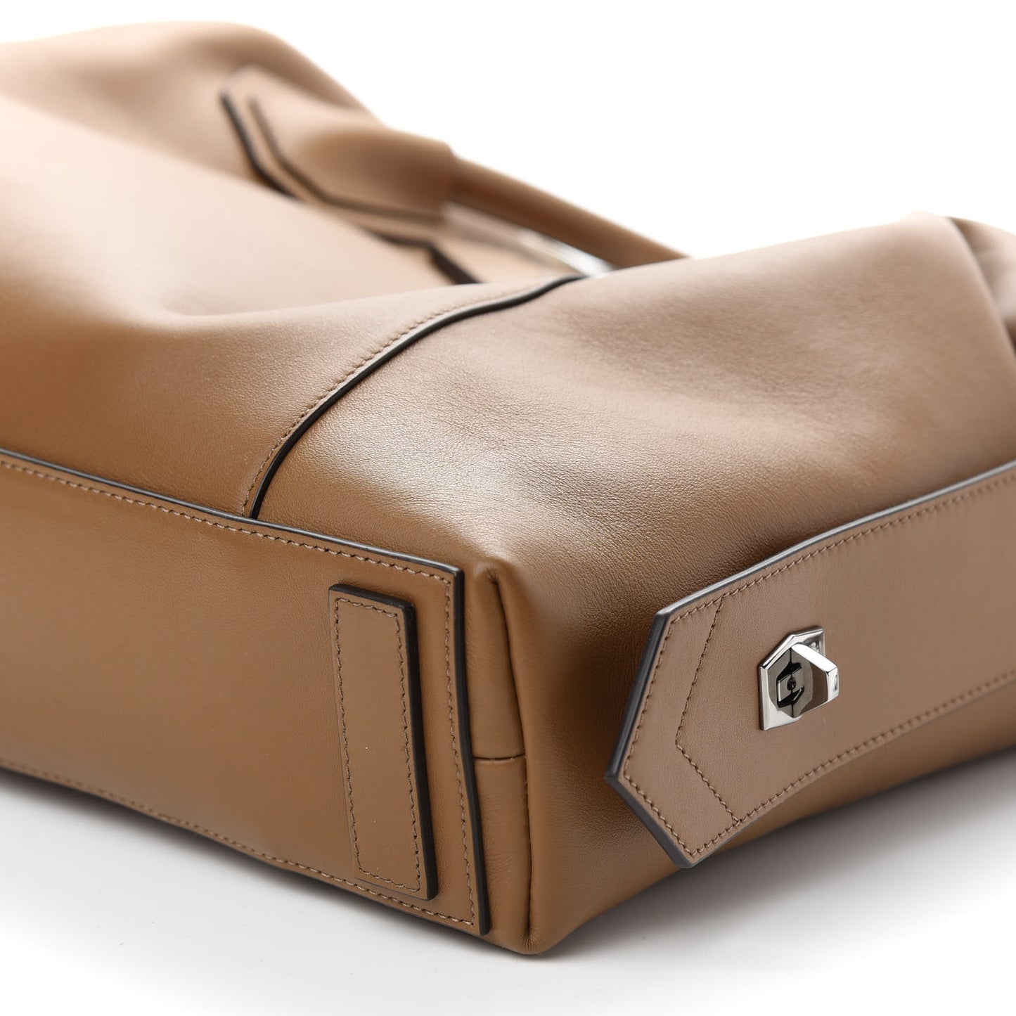 Soft Calfskin Medium Soft Antigona Military Green