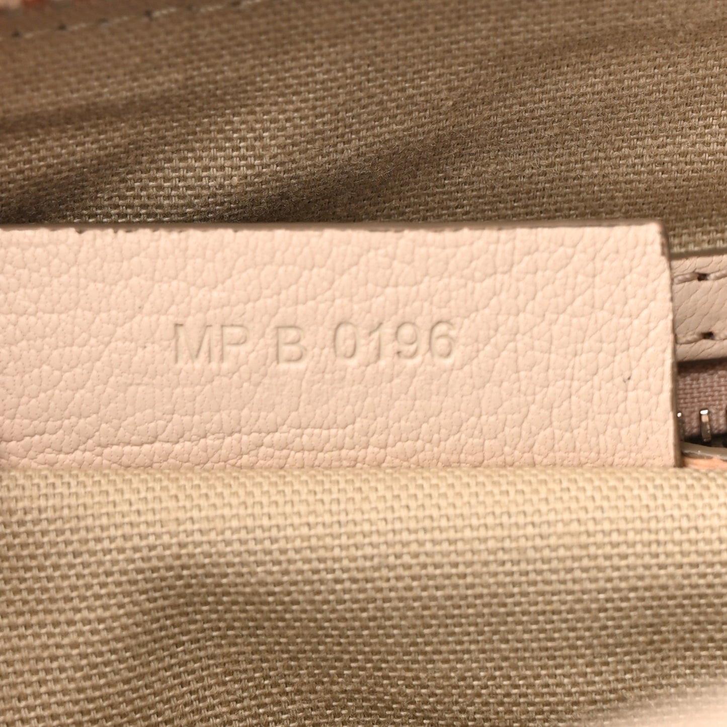 Sugar Goatskin Medium Antigona Nude