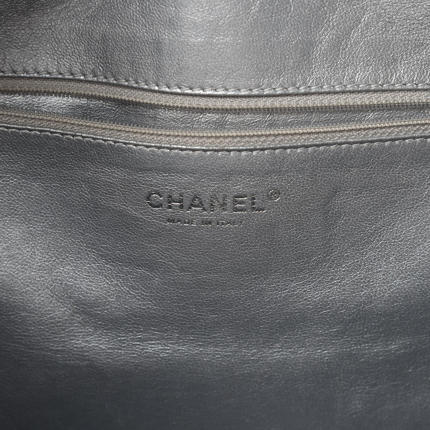 Glazed Caviar Modern Chain Tote Black