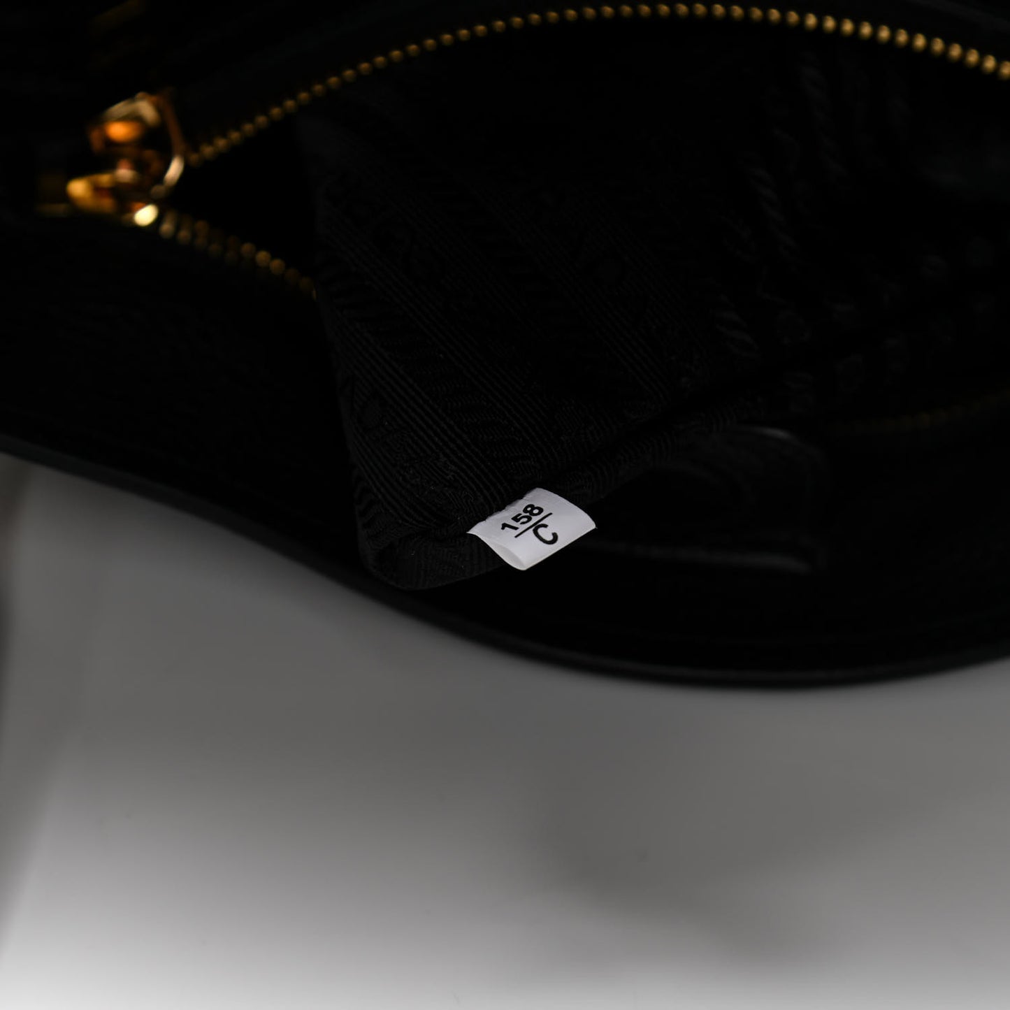 Vitello Grain Tote Black