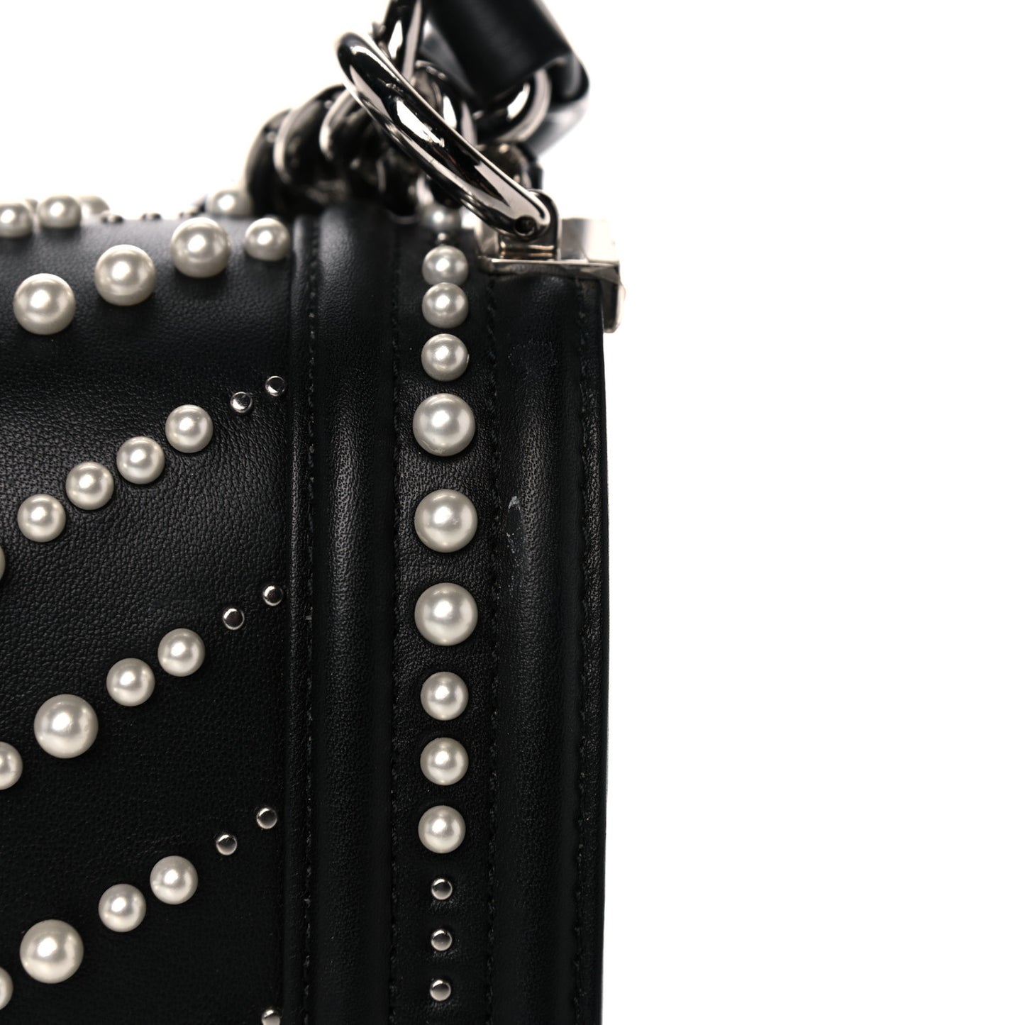 Calfskin Pearl Chevron Medium Boy Flap Black