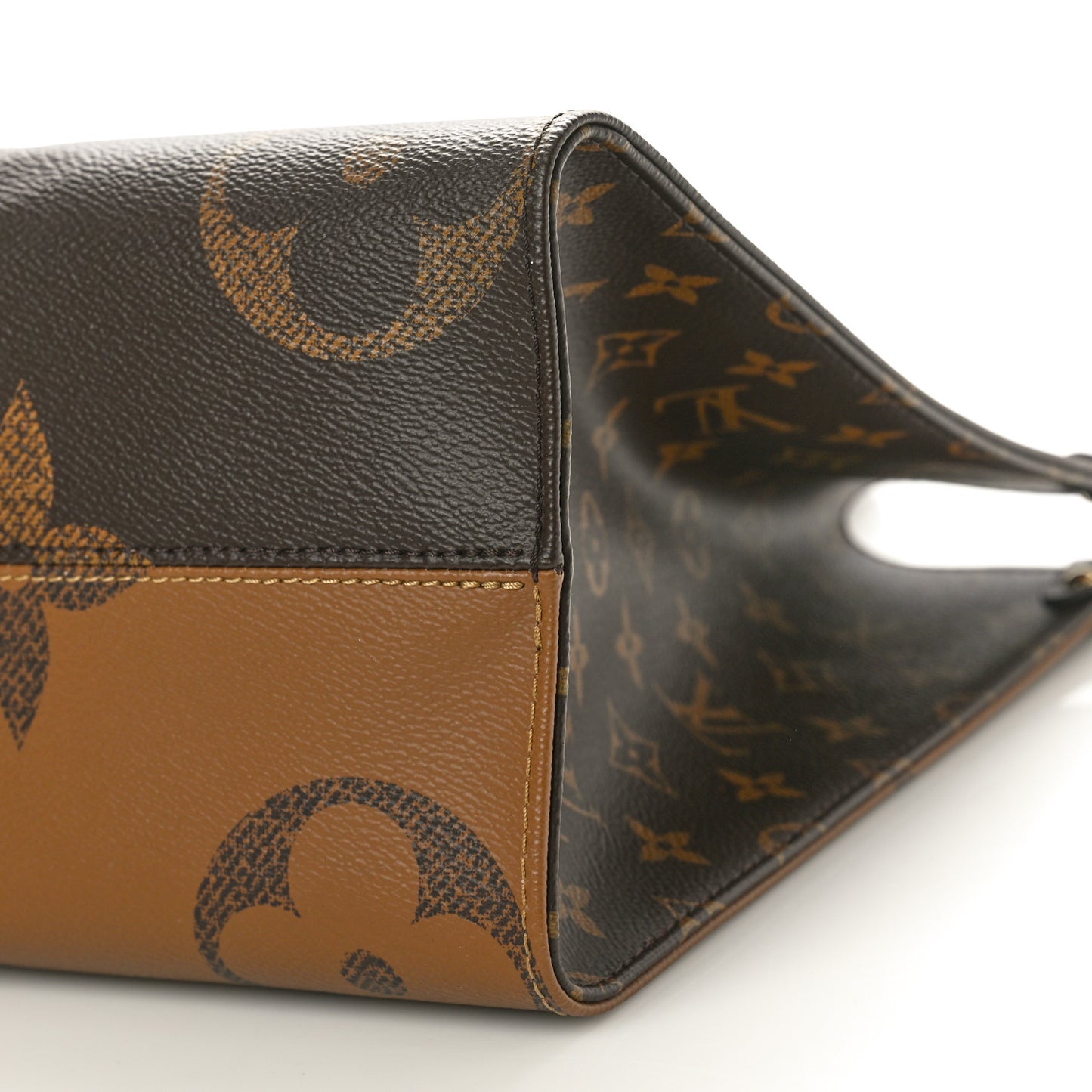 Reverse Monogram Giant Onthego MM
