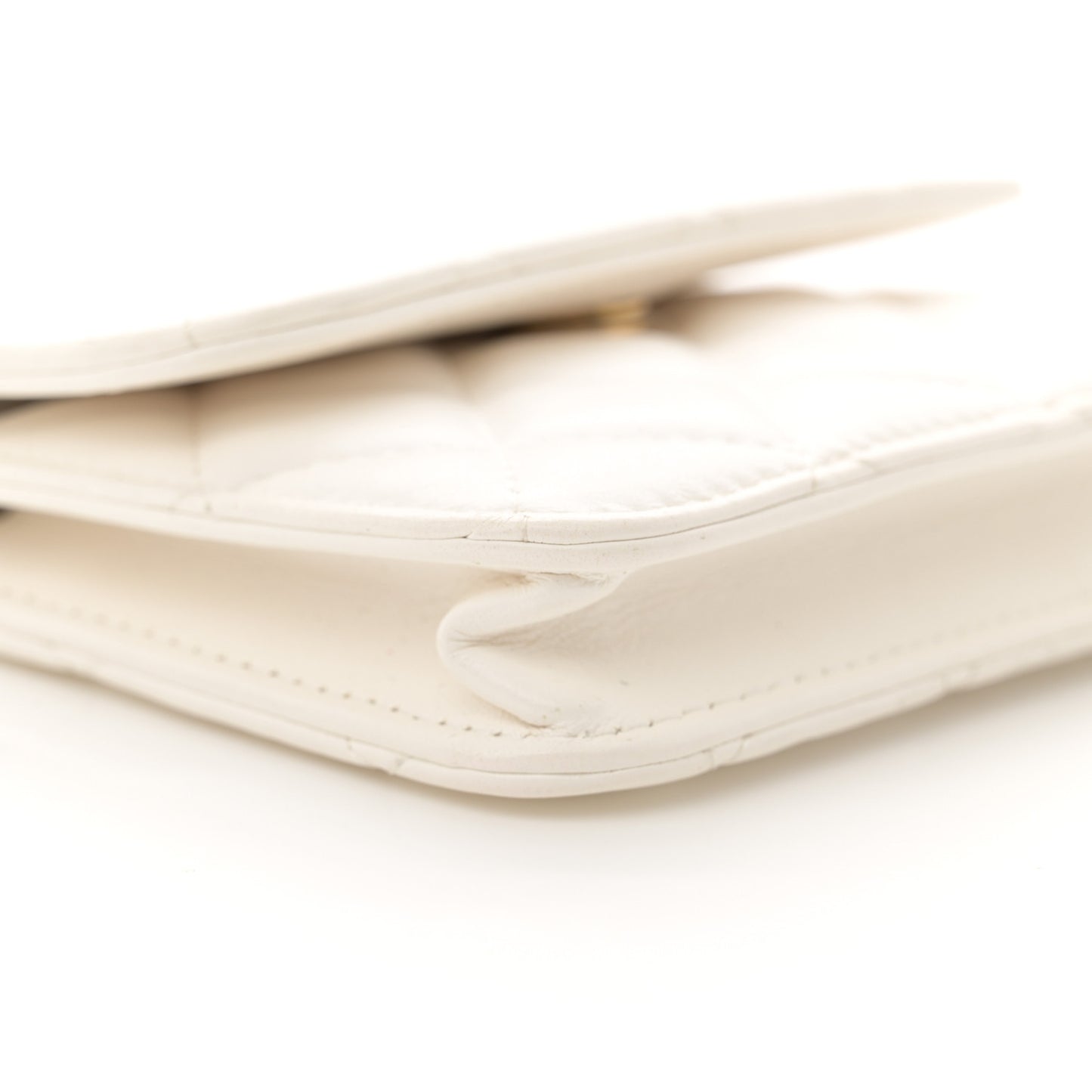 Lambskin Quilted Pearl Crush Clutch With Chain White
