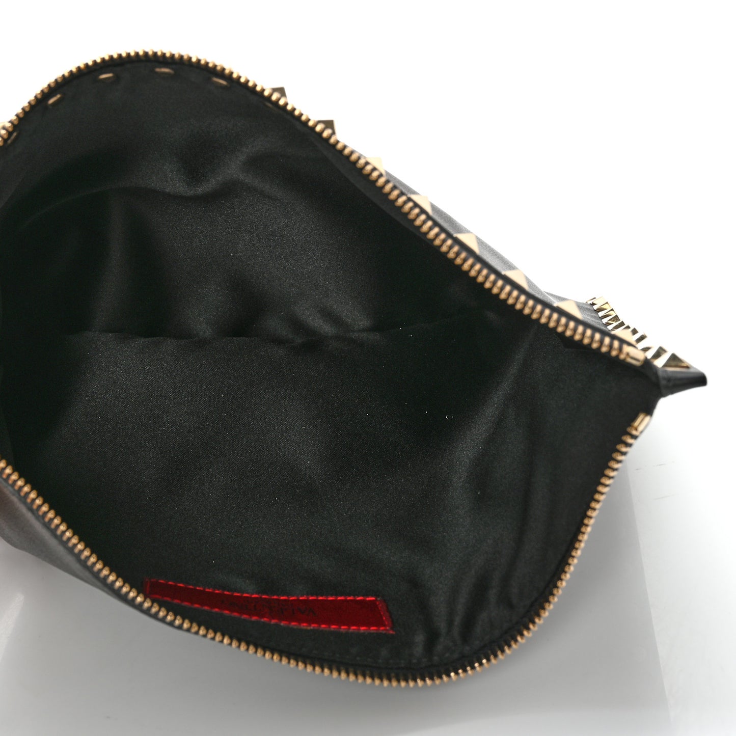 Pebbled Calfskin Large Rockstud Zip Pouch Black