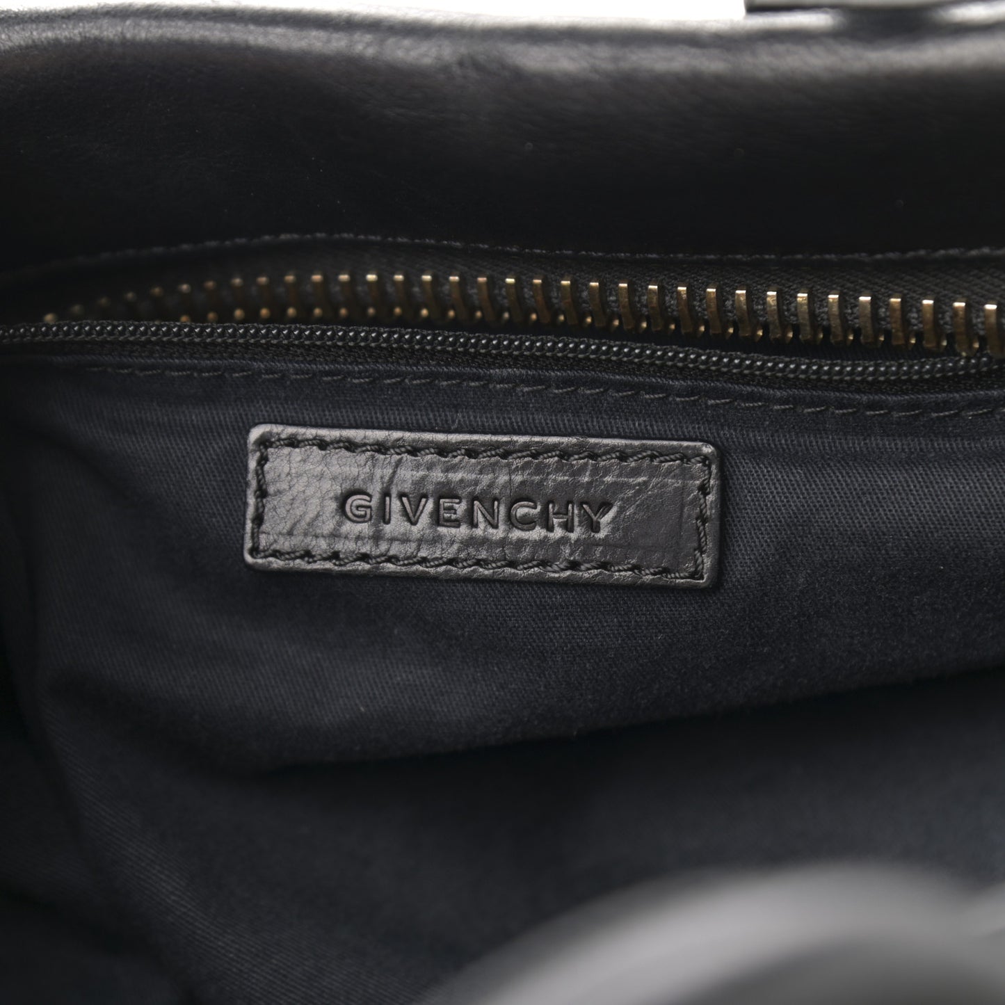 Smooth Calfskin Medium Soft Antigona Black