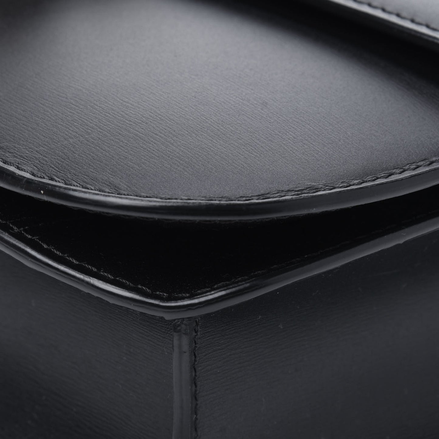 Box Calfskin Medium Classic Box Flap Bag Black