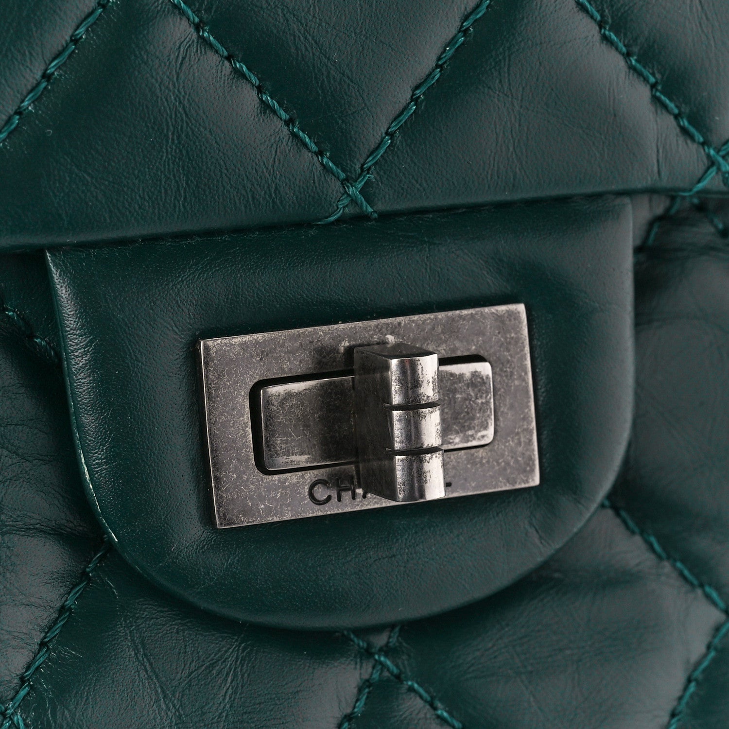 Chanel Aged Calfskin Quilted 2.55 Reissue 226 Flap Green 8 of 11