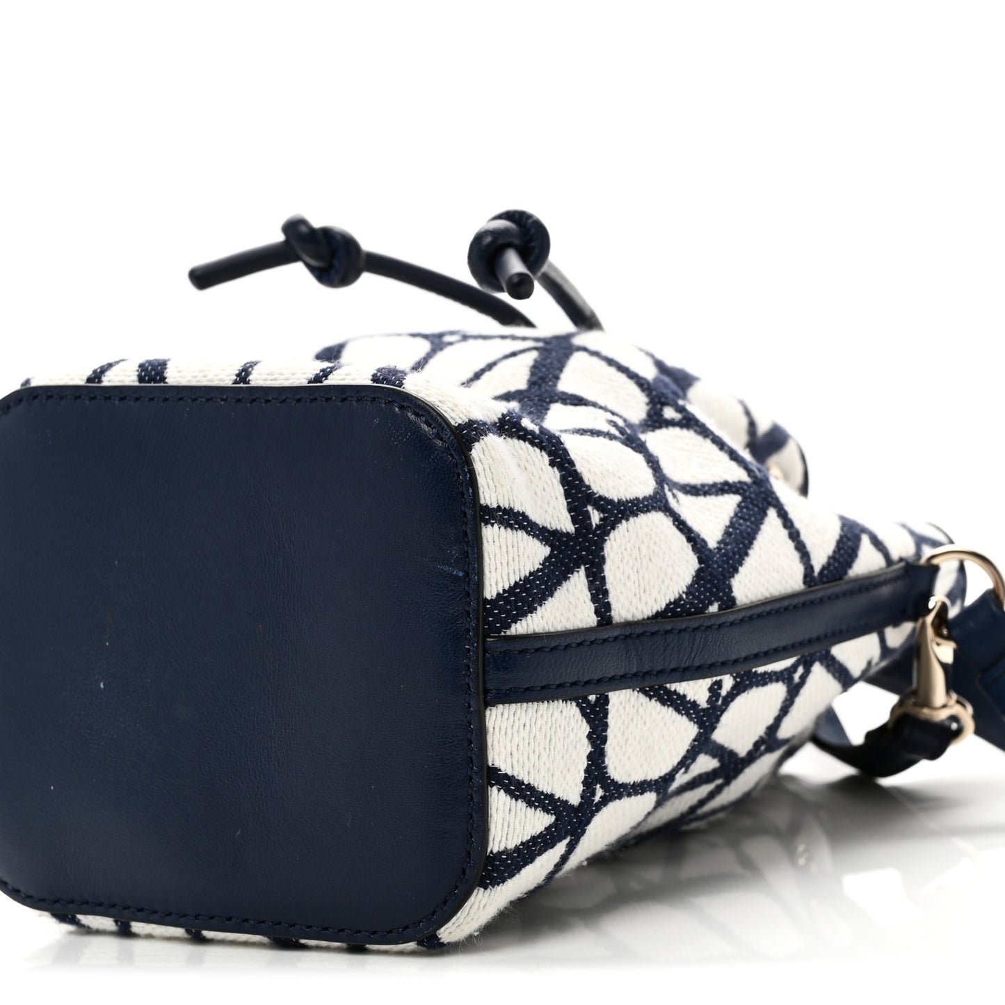 Toile Iconographe Nappa Mini Vlogo Signature Bucket Bag White Worker