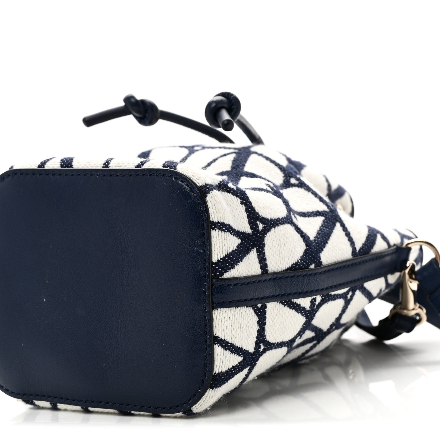 Valentino Garavani Toile Iconographe Nappa Mini Vlogo Signature Bucket Bag White Worker 9 of 9