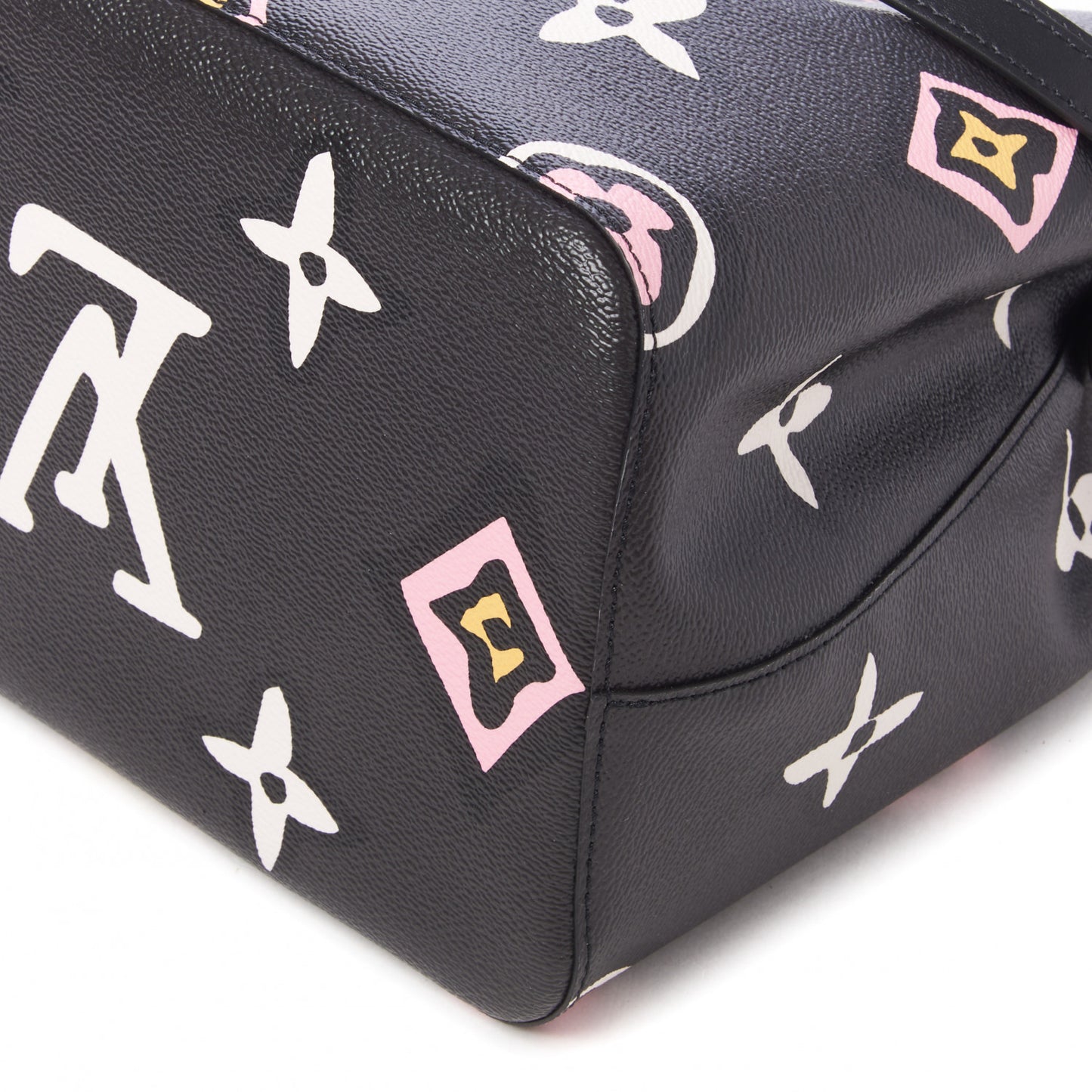 Monogram Giant Wild At Heart Neonoe MM Black