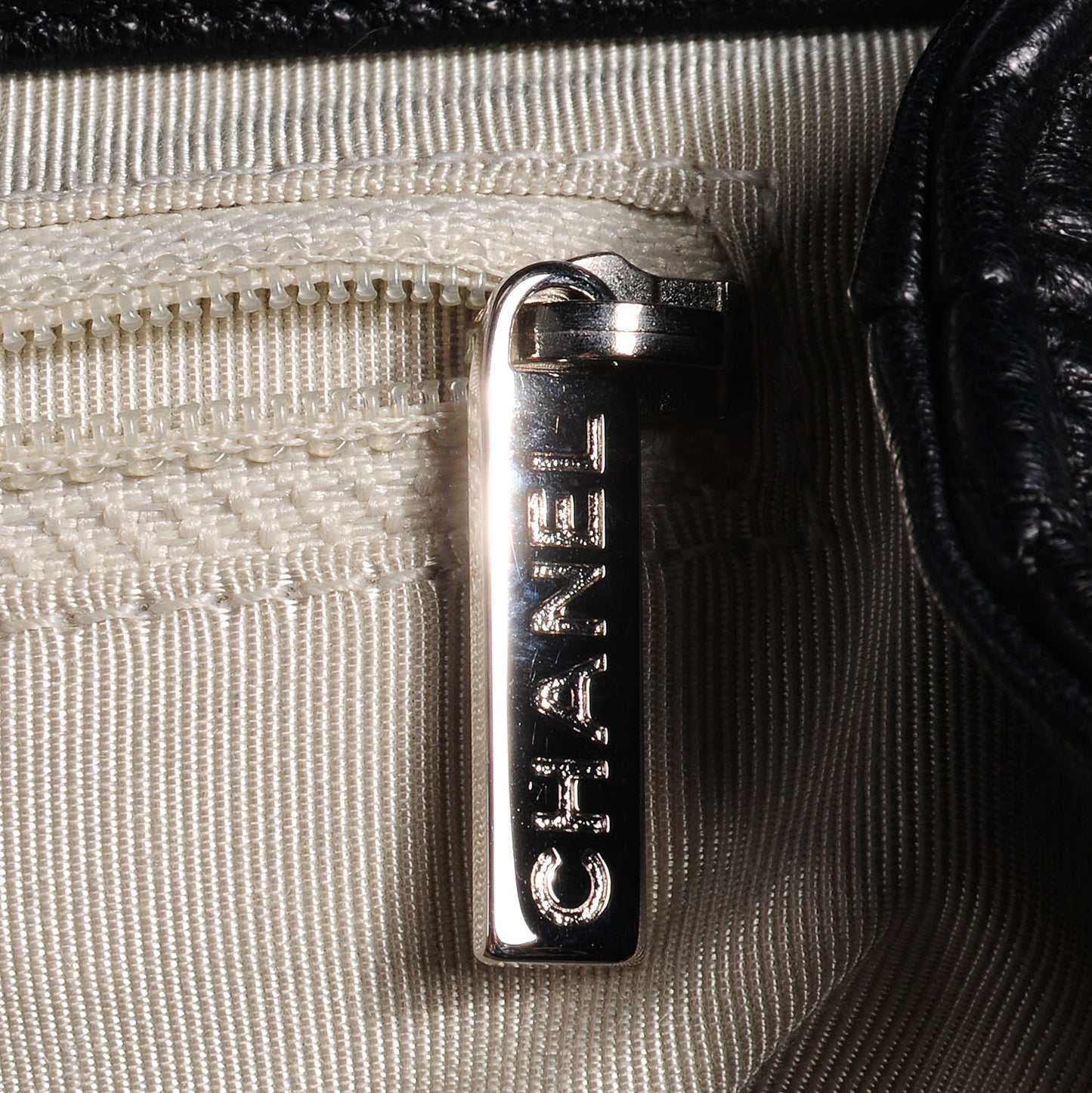 Washed Lambskin Chain Around Medium Messenger Black