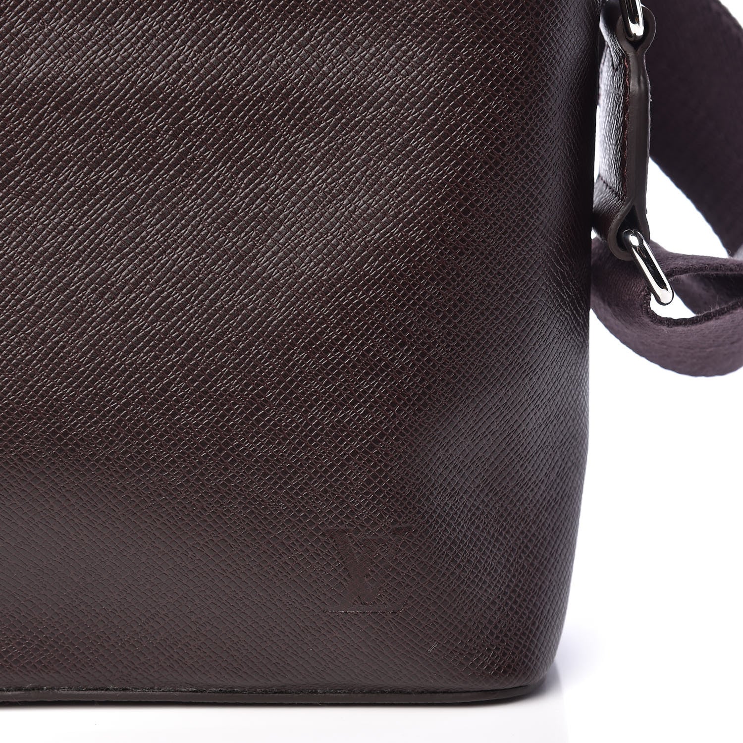 Louis Vuitton Taiga Anton Messenger PM Acajou 7 of 10