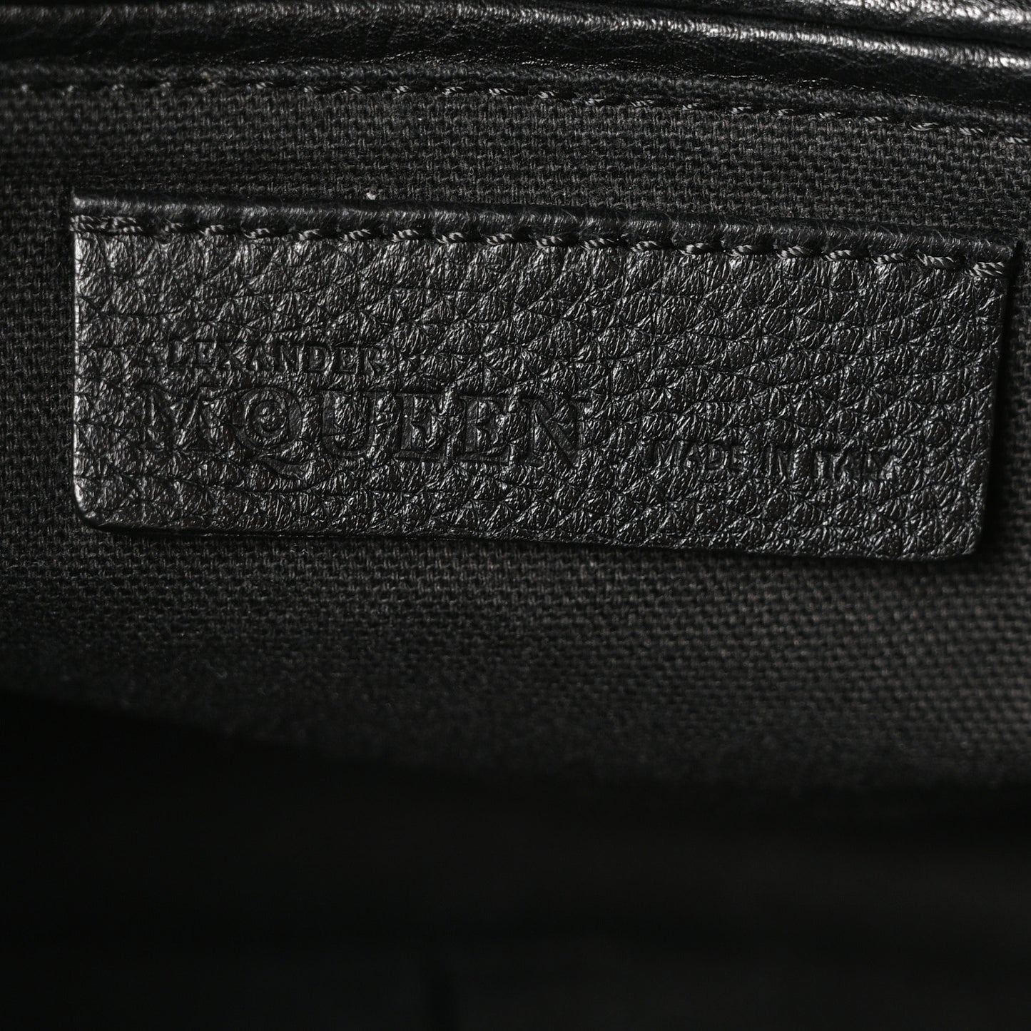 Pebbled Calfskin Small Skull Padlock Zip Around Tote Black