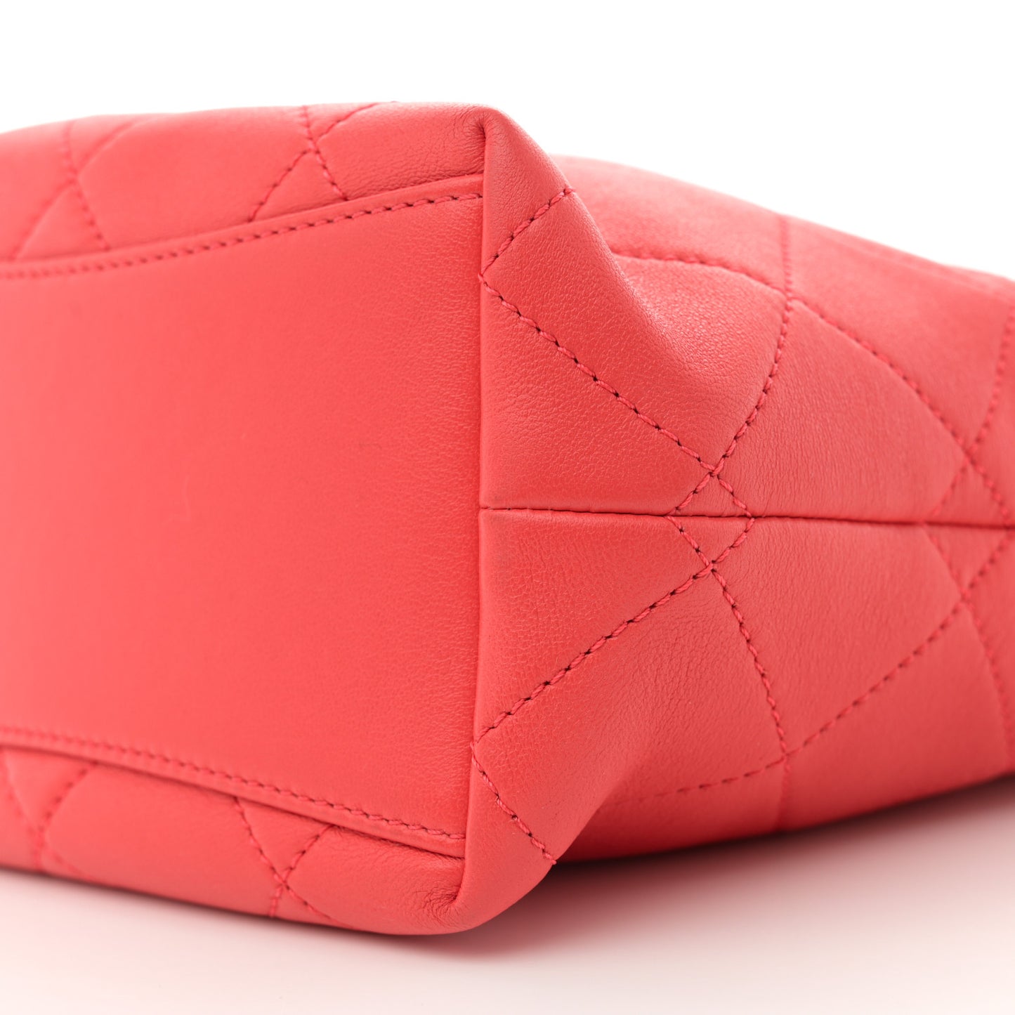 Lambskin Resin Quilted Small Pearl Samba Bucket Bag Red