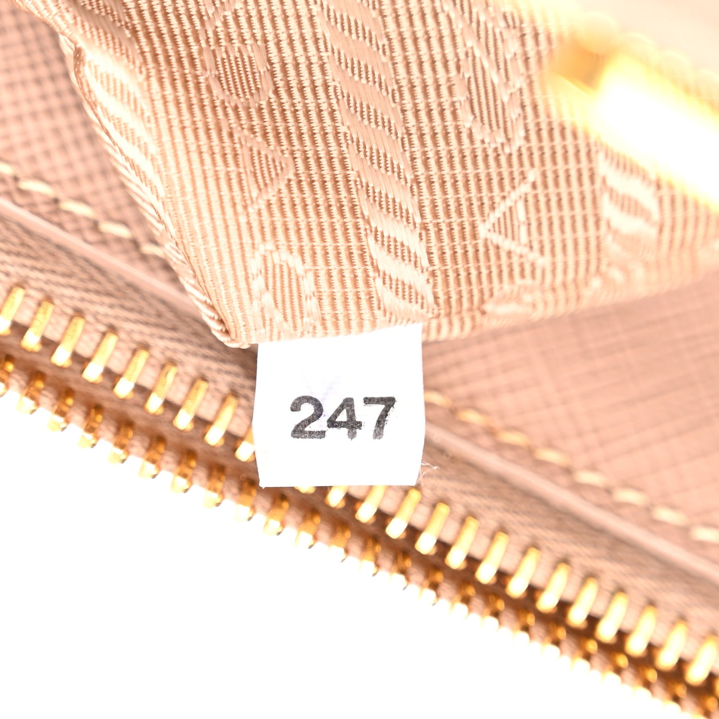 Saffiano Medium Galleria Double Zip Tote Cammeo