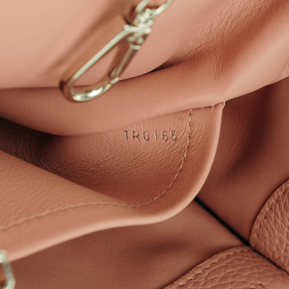 Louis Vuitton Taurillon Capucines MM Magnolia 7 of 7