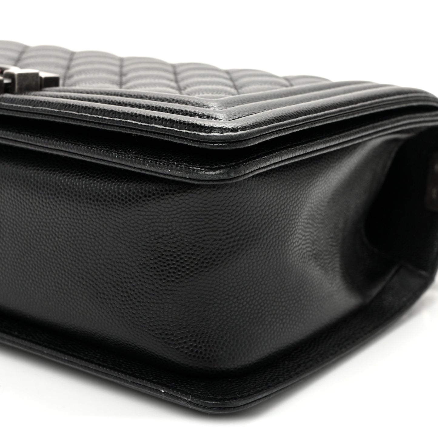 Caviar Quilted Medium Boy Flap Black
