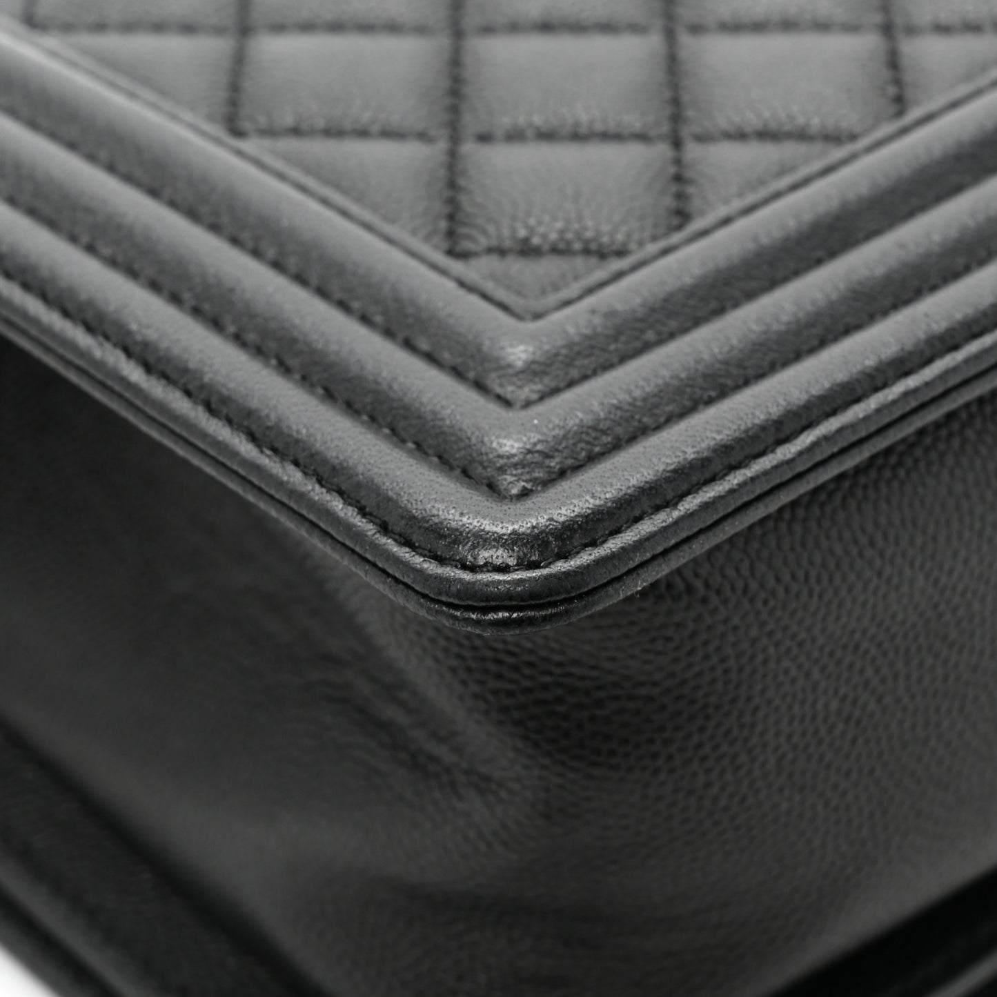 Caviar Quilted Medium Boy Flap So Black