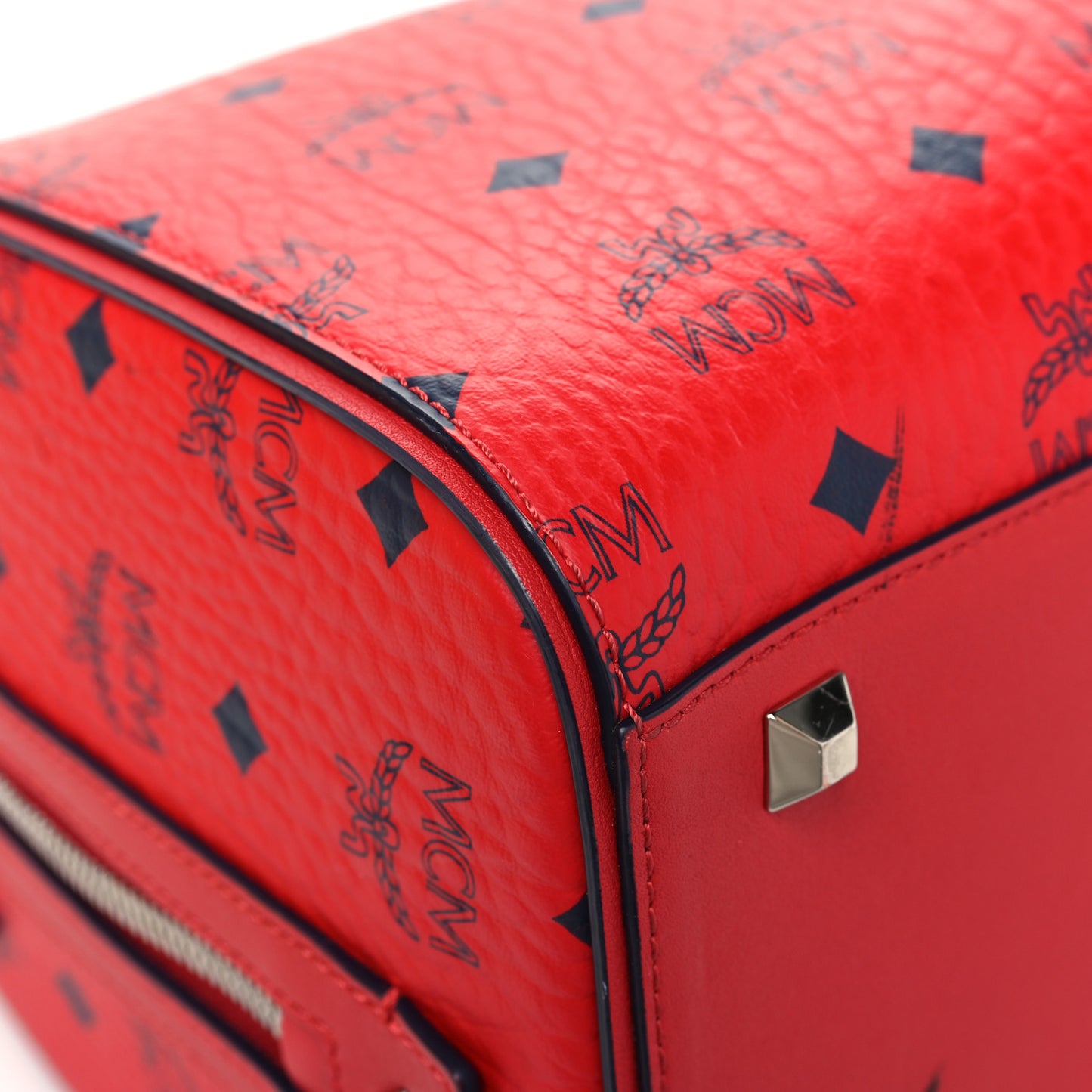Visetos Medium Essential Boston Bag Red