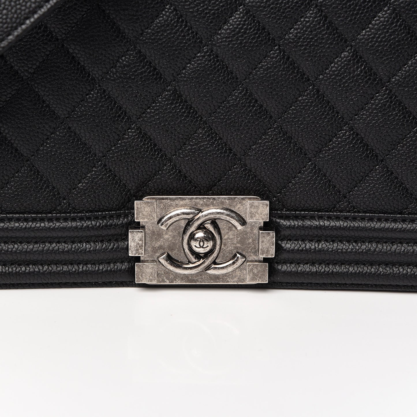 Caviar Quilted Medium Boy Flap Black